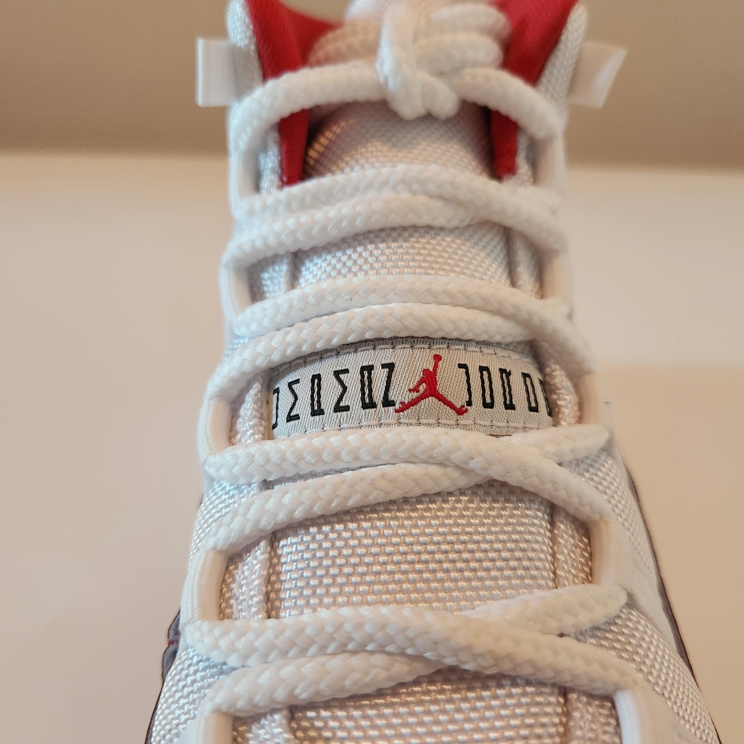 Jordan 11 Retro Varsity Red 착용 스타일 - 5