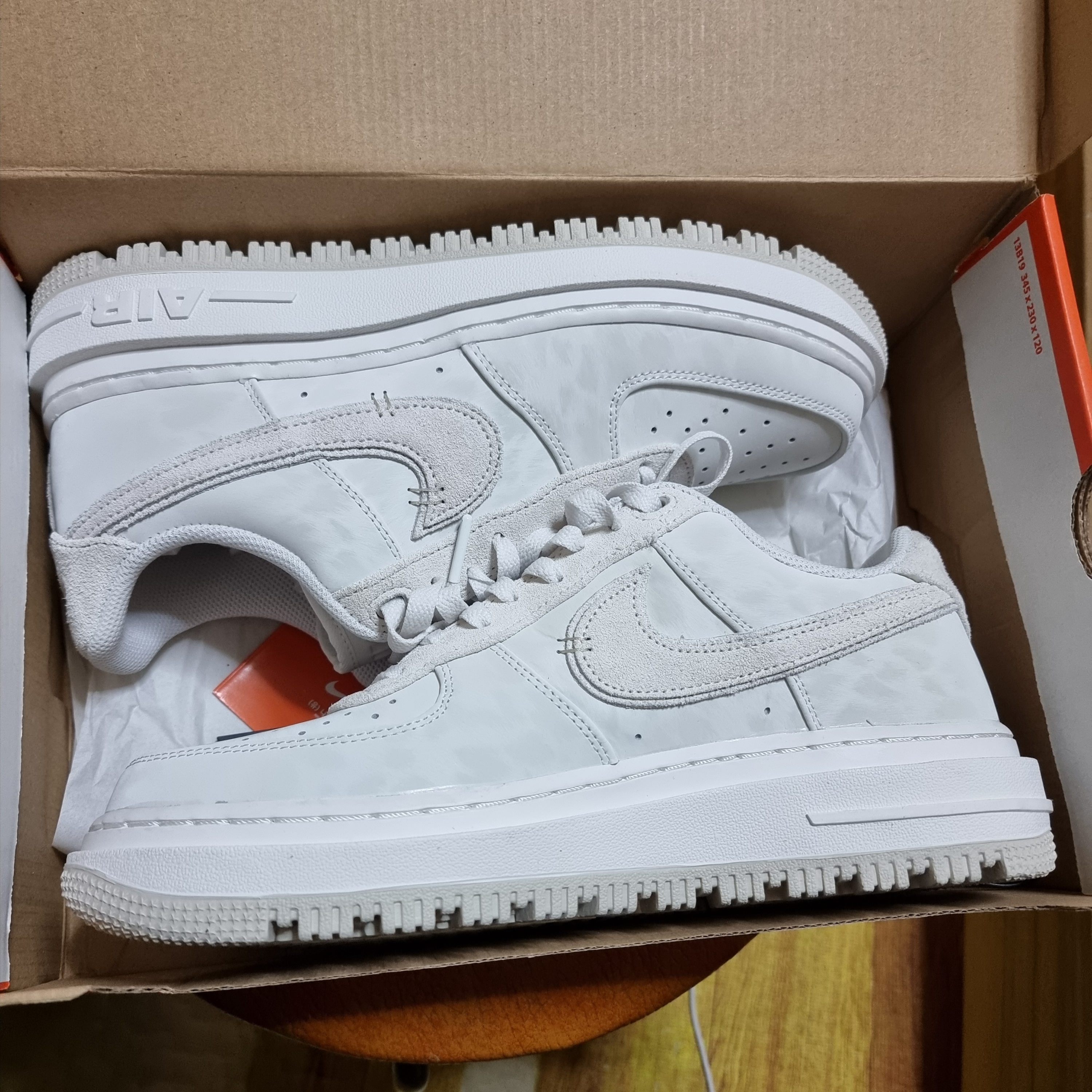 Nike Air Force 1 Luxe Summit White 착용 스타일