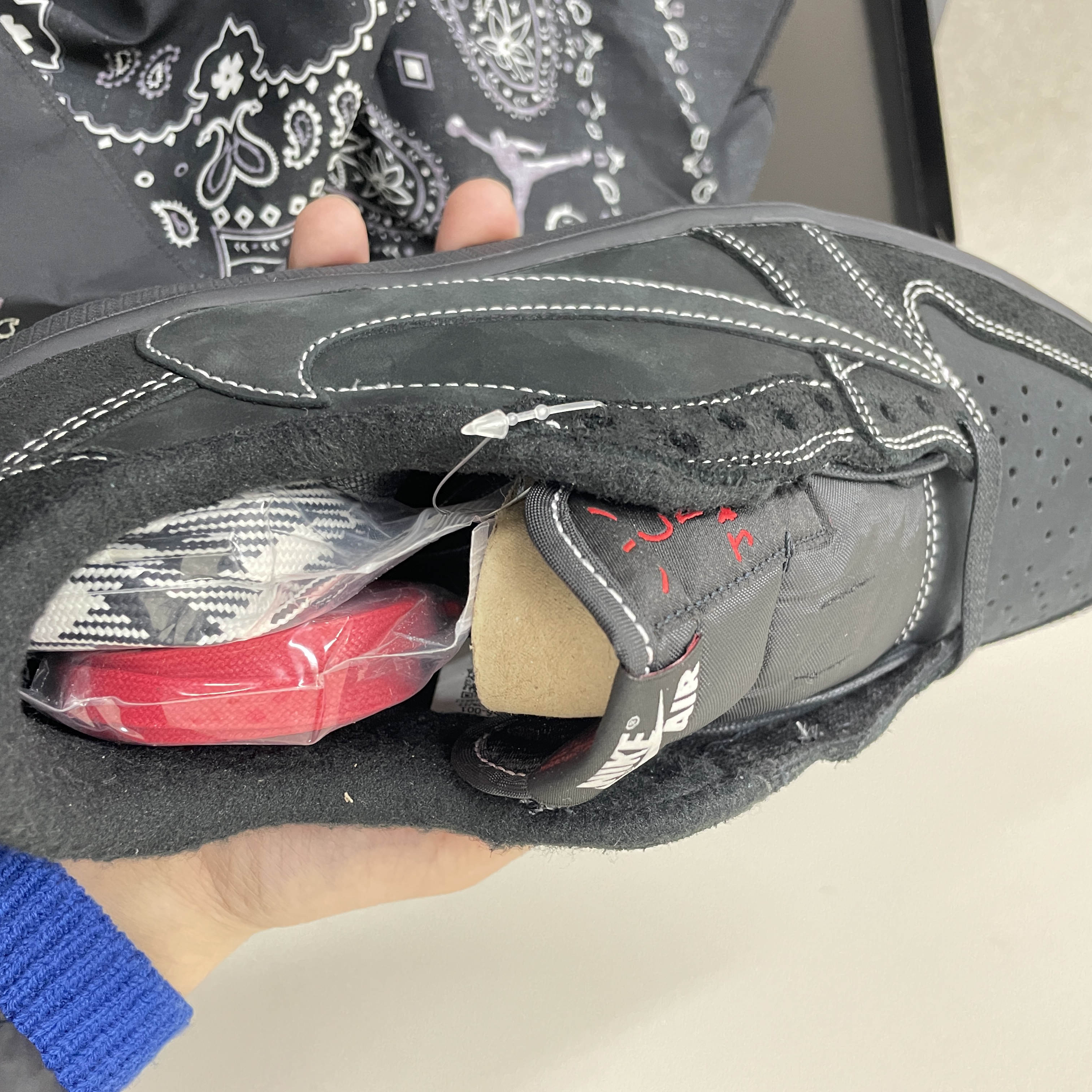Jordan 1 x Travis Scott Retro Low OG SP Black Phantom 착용 스타일 - 2
