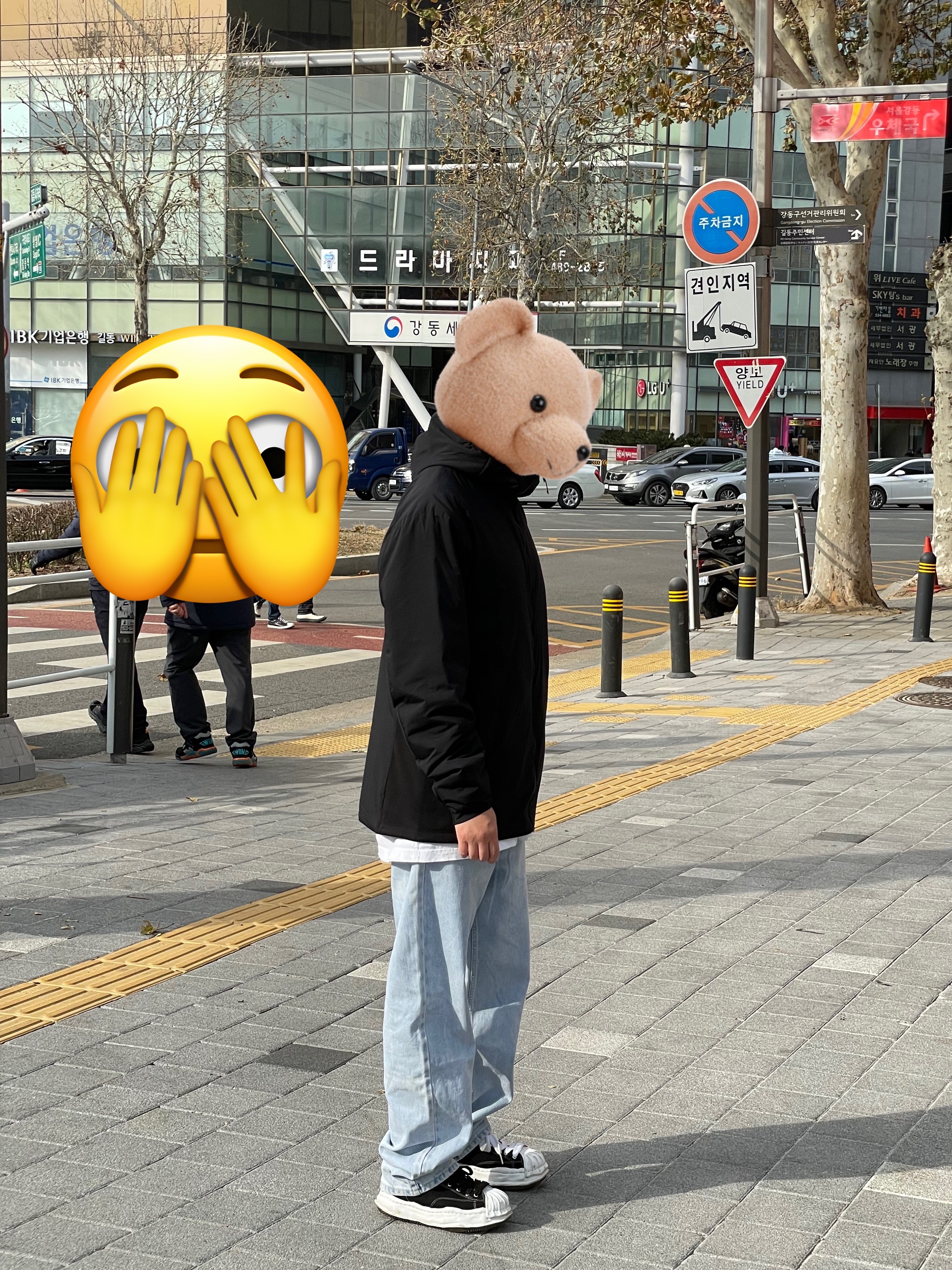 Maison Mihara Yasuhiro Blakey OG Sole Canvas Low-top Sneakers Black, Arc'teryx Atom LT Hoody Black 착용 스타일 - 1
