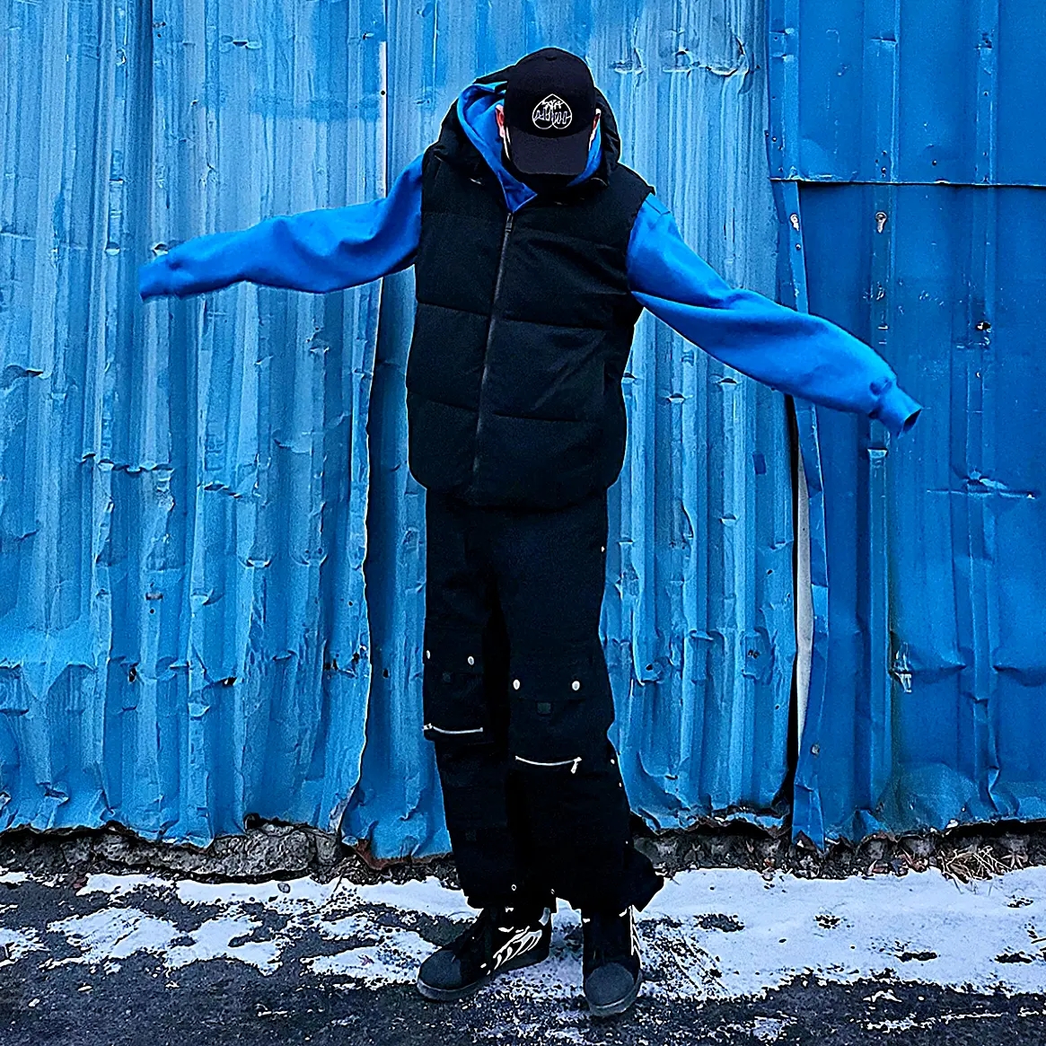 Yeezy Gap Hoodie Blue 착용 스타일