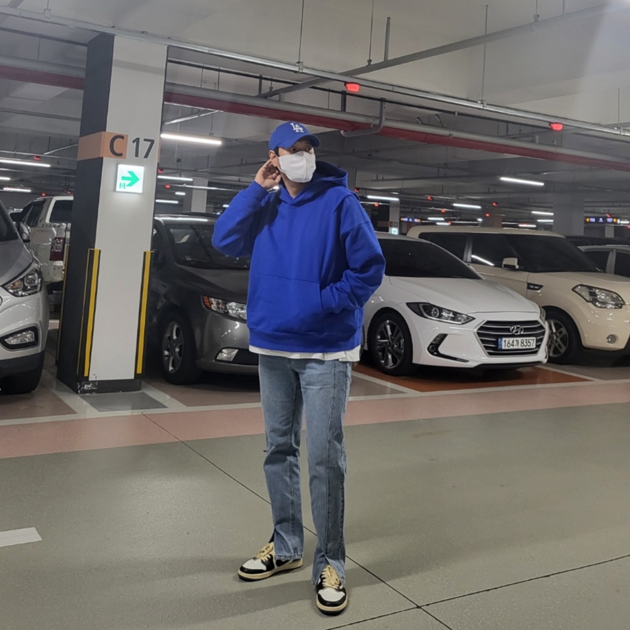 Jordan 1 x Travis Scott x Fragment Retro Low OG SP Military Blue 착용 스타일 - 2