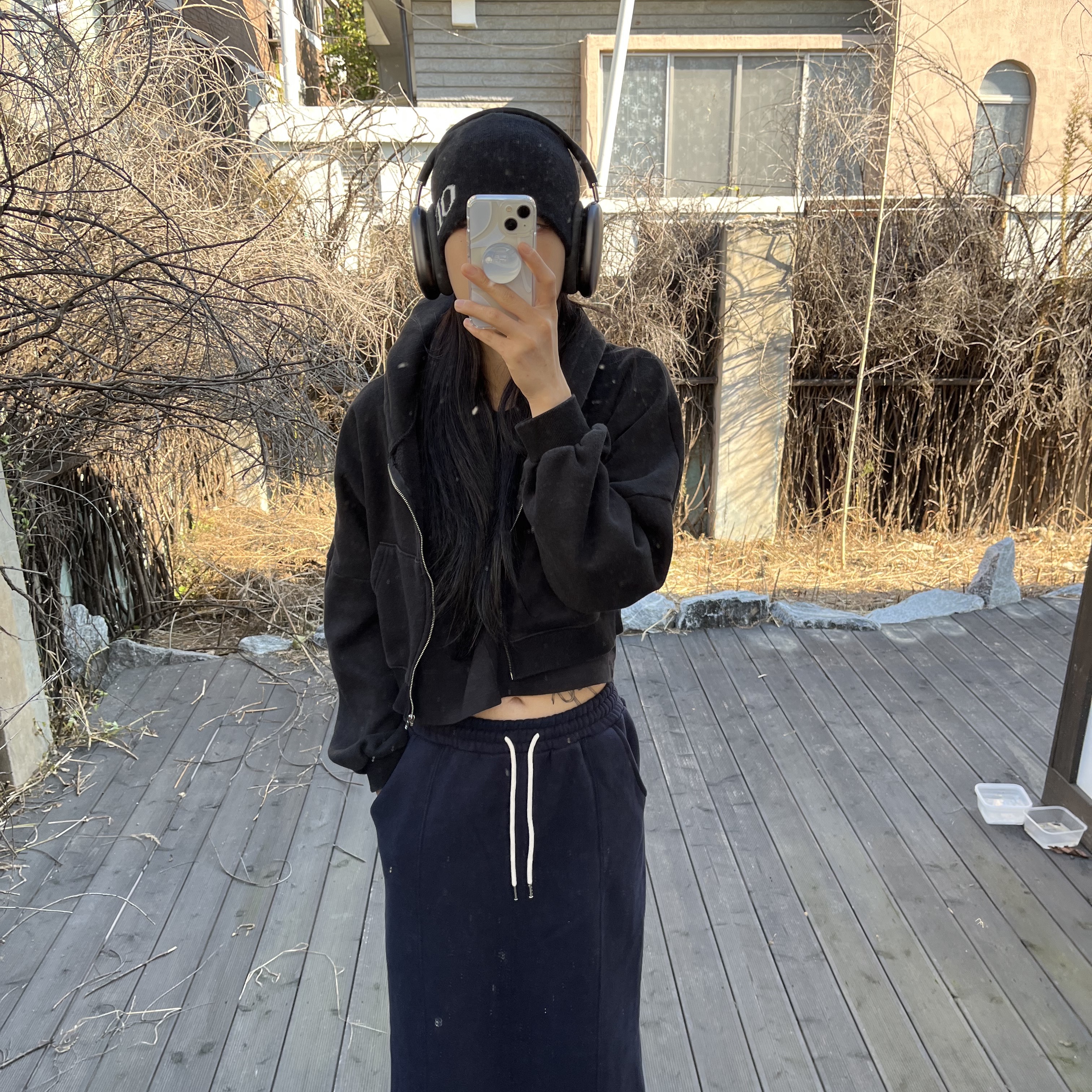 (W) Keen Shanti White Black, Apple AirPods Max Lightning Space Gray (Korean Ver.) 착용 스타일 - 4