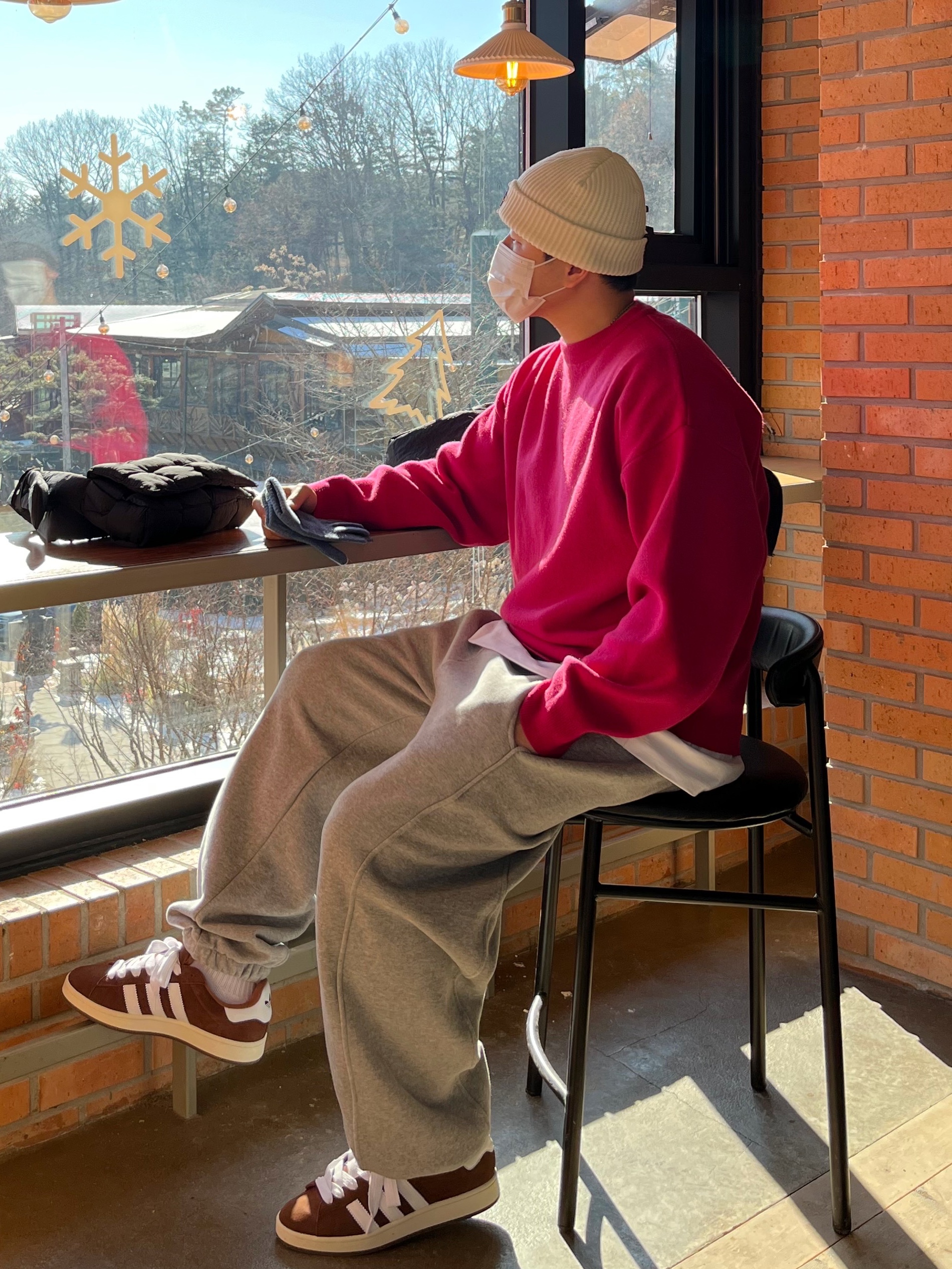 Adidas Campus 00s Bark Cloud White, Bottega Veneta Padded Tech Cassette Black 착용 스타일 - 3