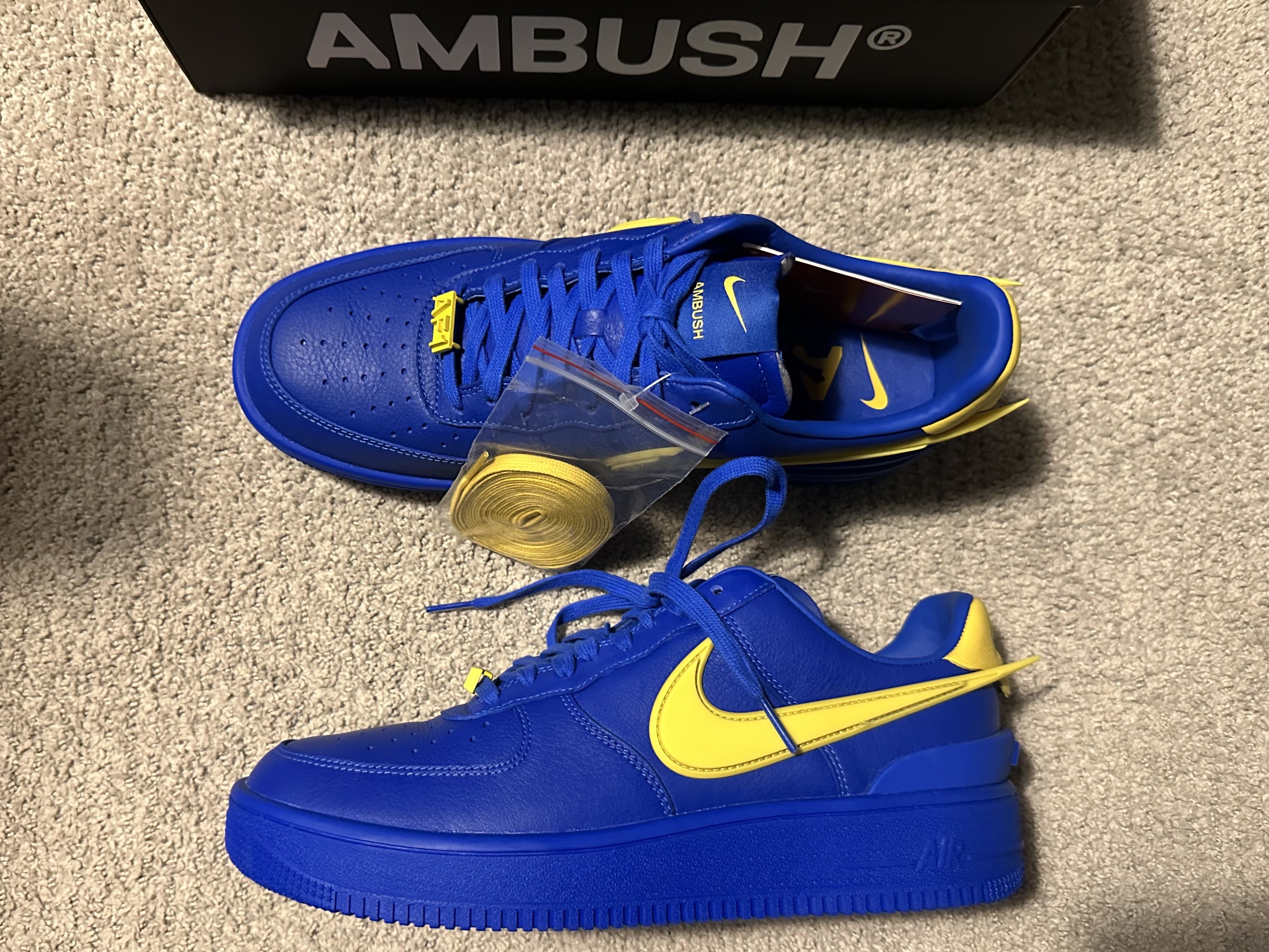 Nike x Ambush Air Force 1 Low SP Game Royal and Vivid Sulfur 착용 스타일 - 2
