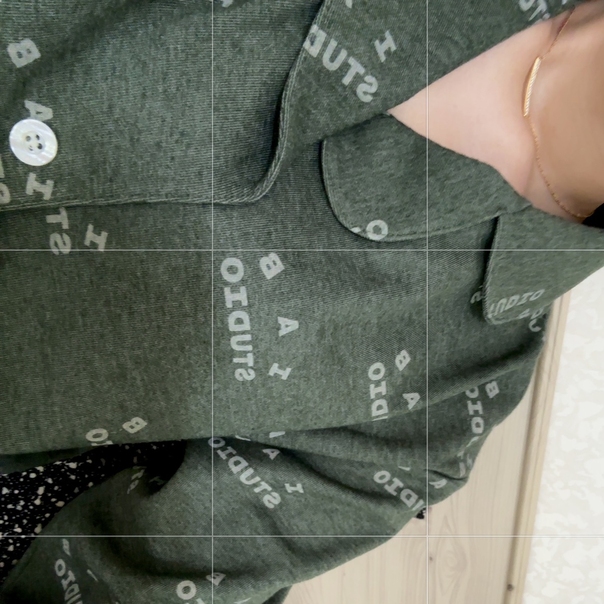 IAB Studio Pajama Set Deep Green 착용 스타일 - 1