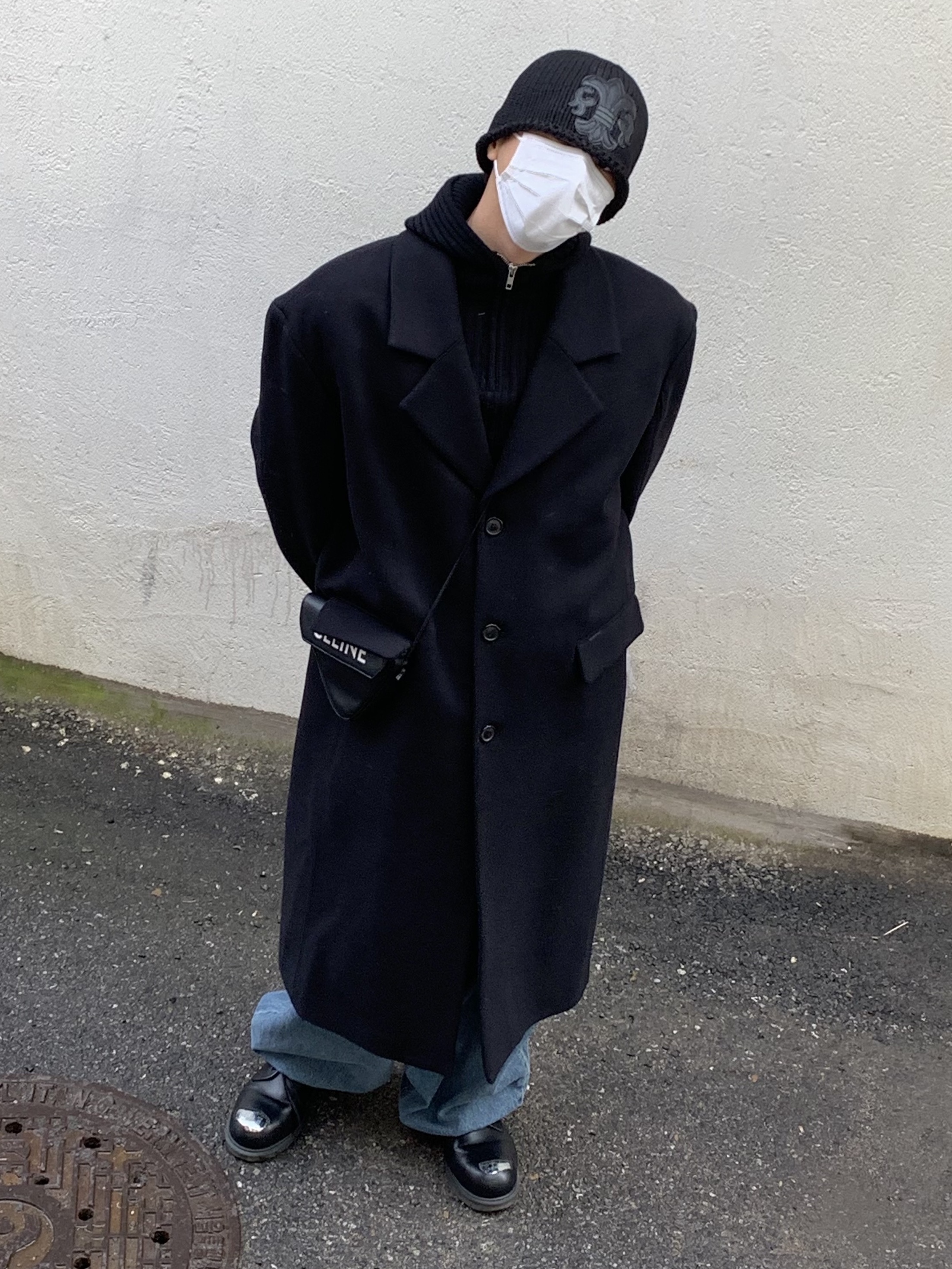 Zara x Ader Error Wool Blend Oversize Coat Black, Celine Triangle Bag in Smooth Calfskin with Celine Print Black 착용 스타일 - 1