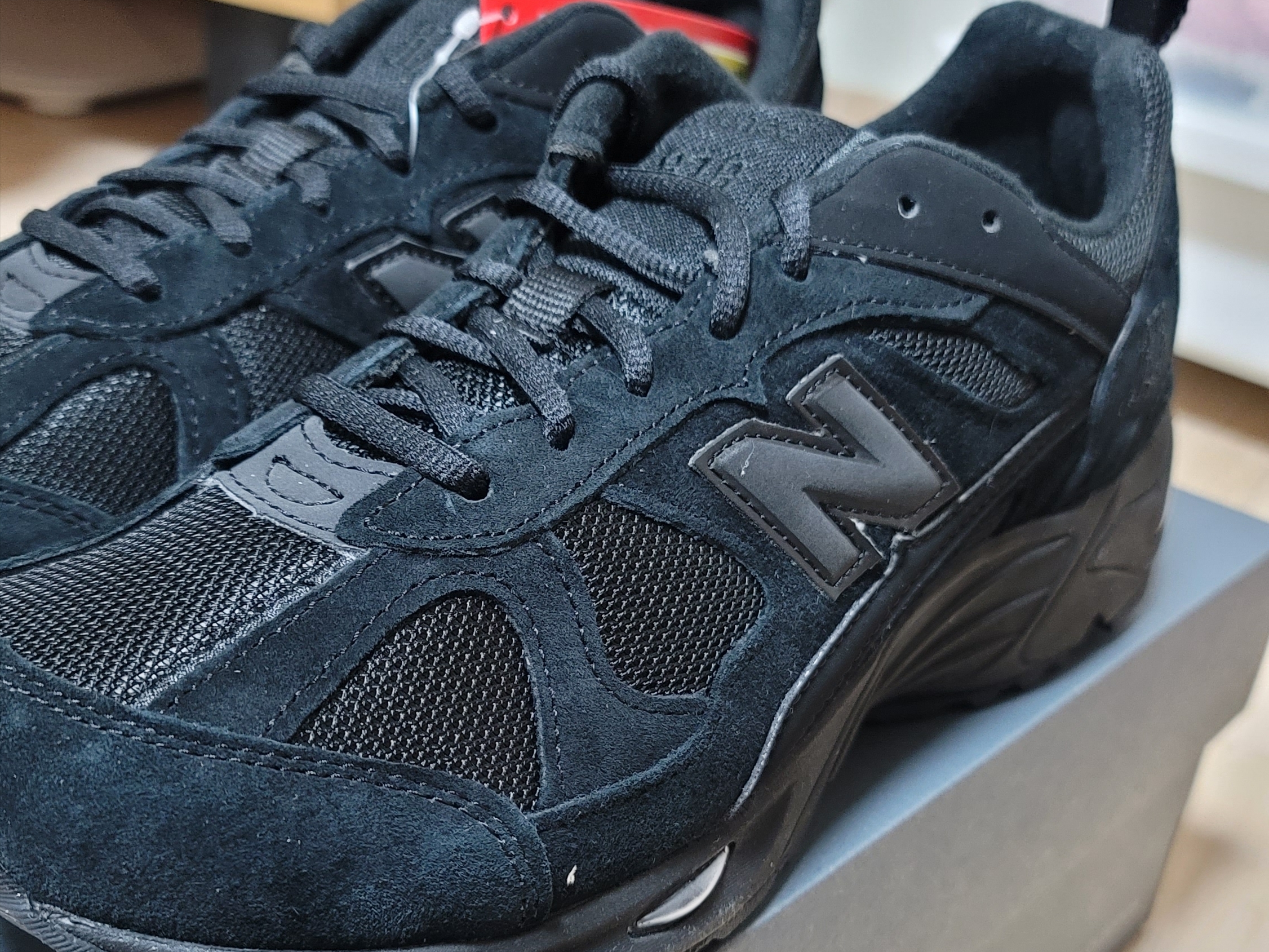 New Balance 878 Triple Black 착용 스타일