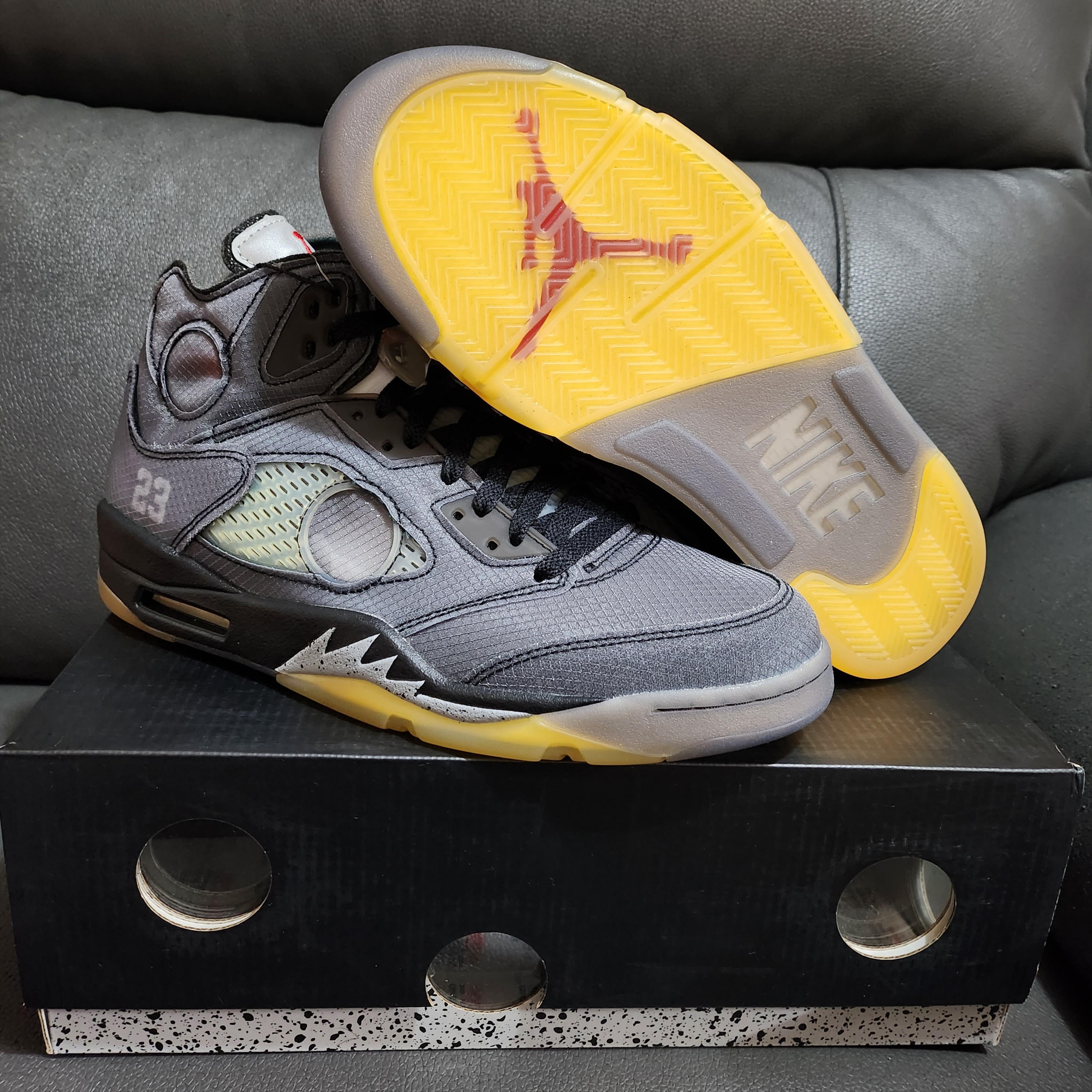 Jordan 5 x Off-White Retro SP Black Muslin 착용 스타일 - 4