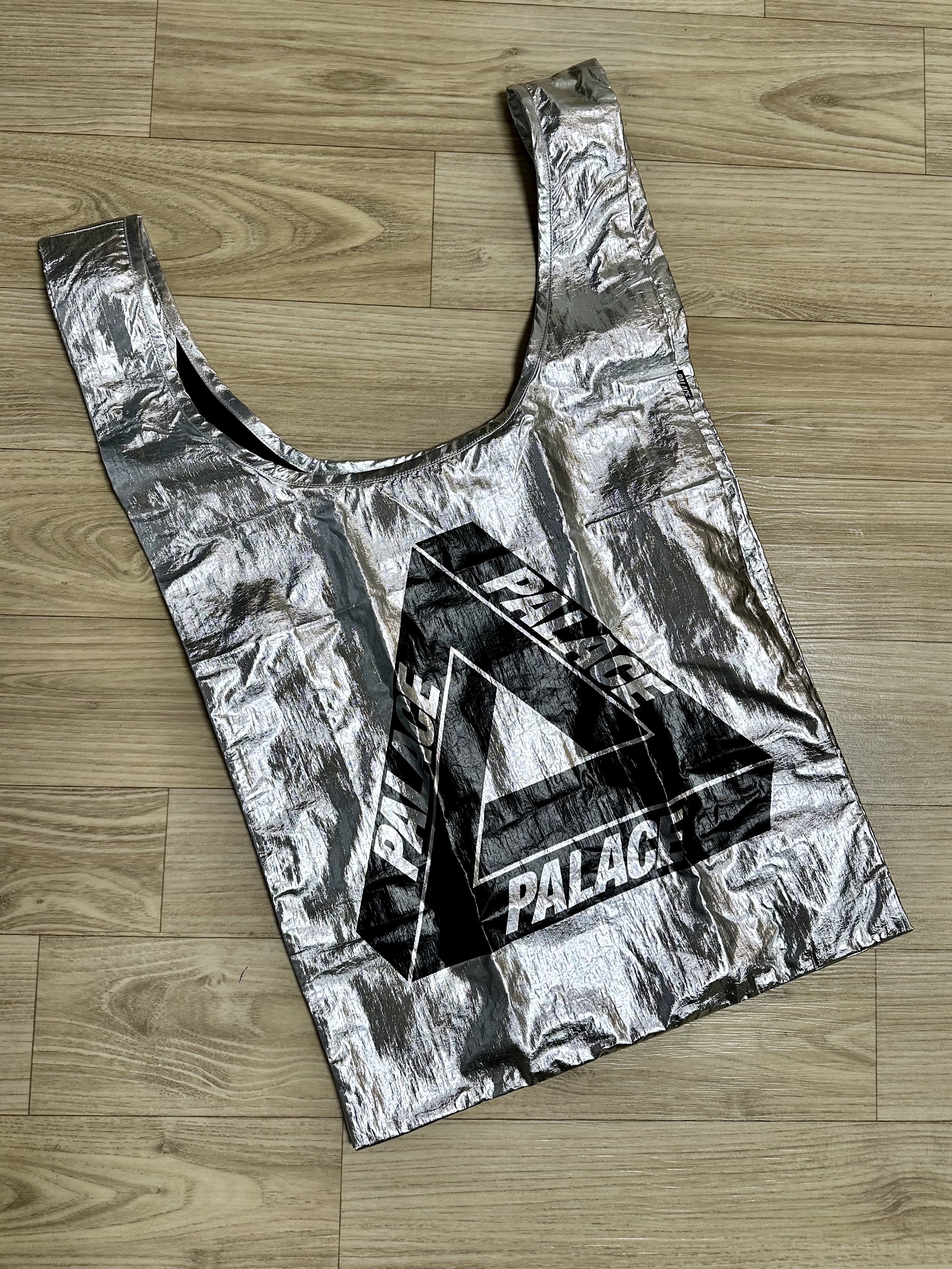 Palace Palace Shop Reusable Bag Silver - 22FW 착용 스타일 - 2