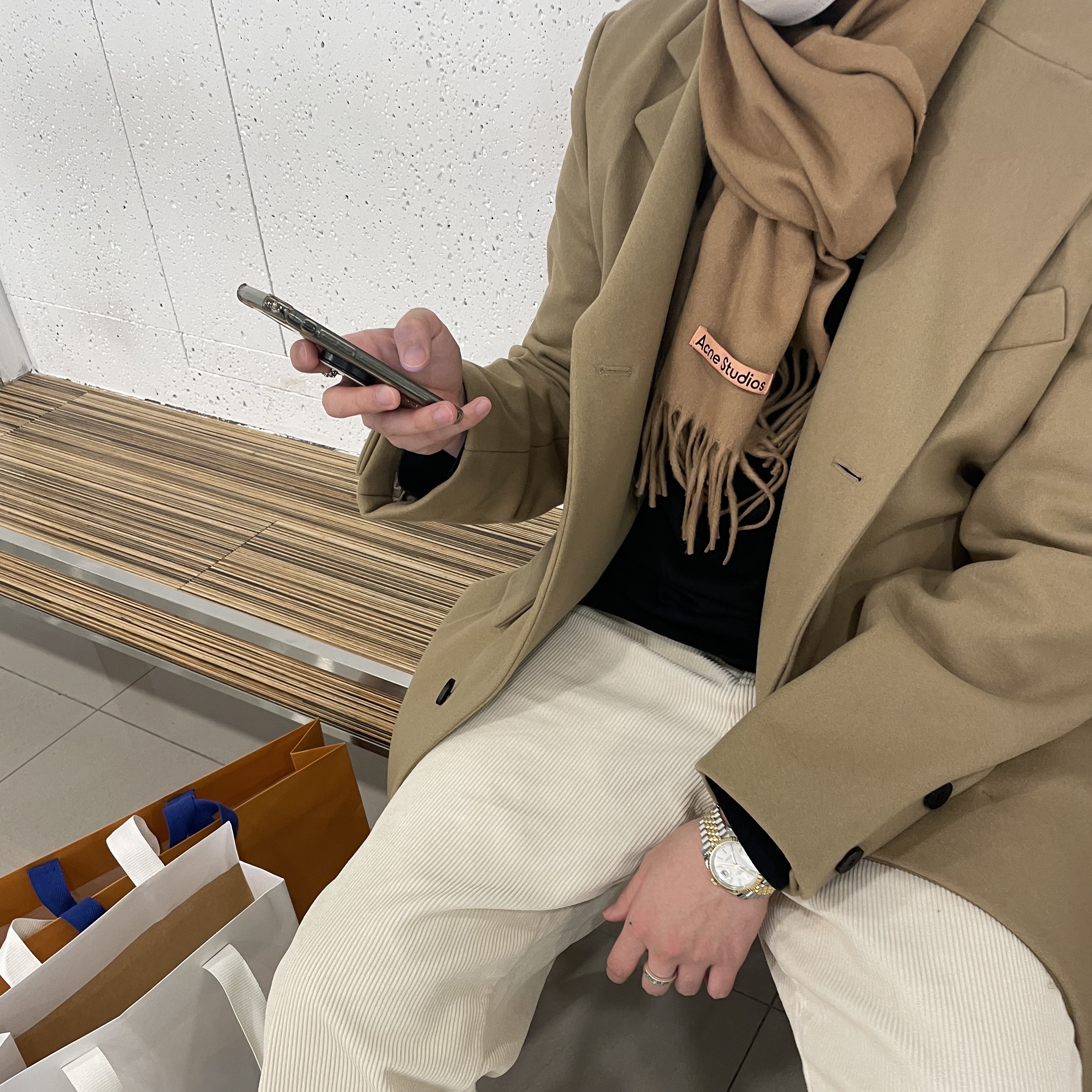 Acne Studios Canada Cashmere Muffler Dark Camel, Rolex Datejust 41mm 126333 White Jubilee 착용 스타일 - 1