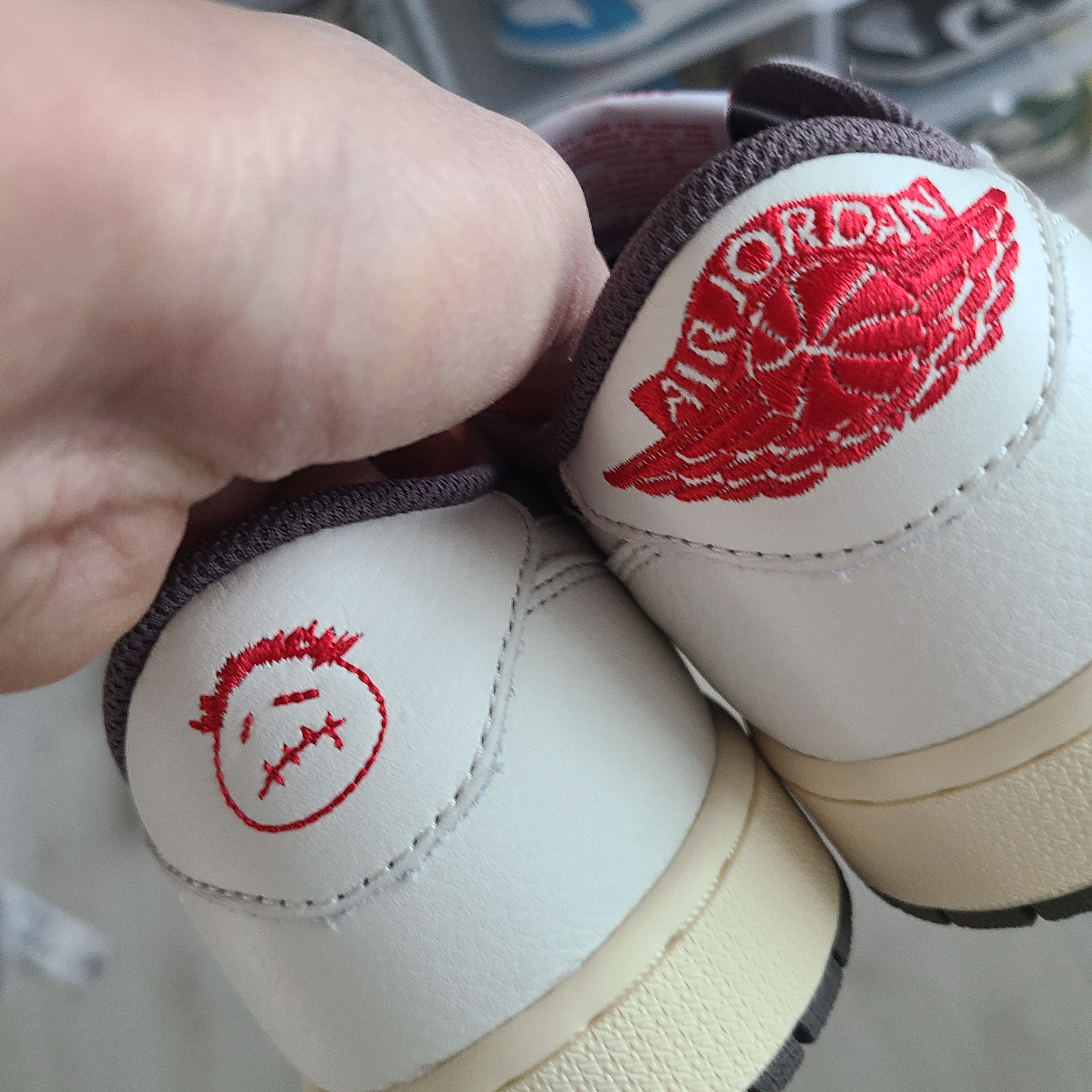 Jordan 1 x Travis Scott Retro Low OG SP Sail and Ridgerock, Stone Island 10523 Garment Dyed Crinkle Reps Overshirt Black - 21FW 착용 스타일 - 3