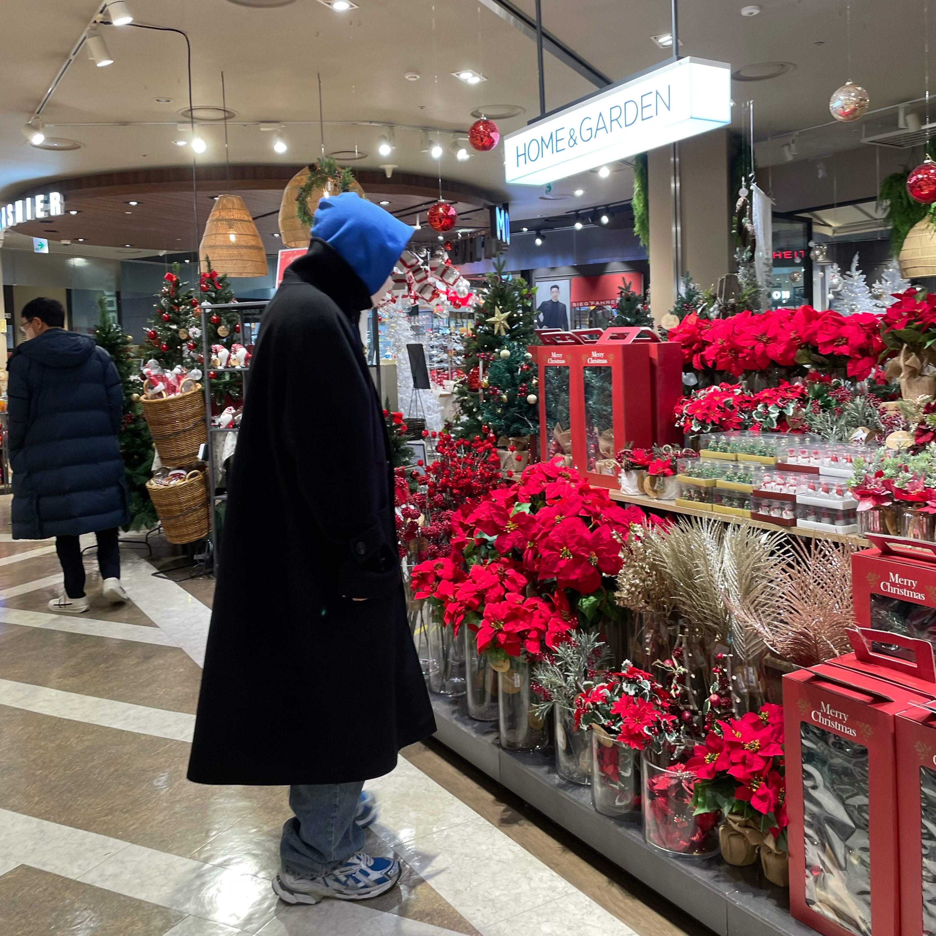 Balenciaga Runner Sneakers Blue White, Undermycar Majanne Multi Button Oversized Wool Coat Black Oyster - 21FW 착용 스타일 - 2