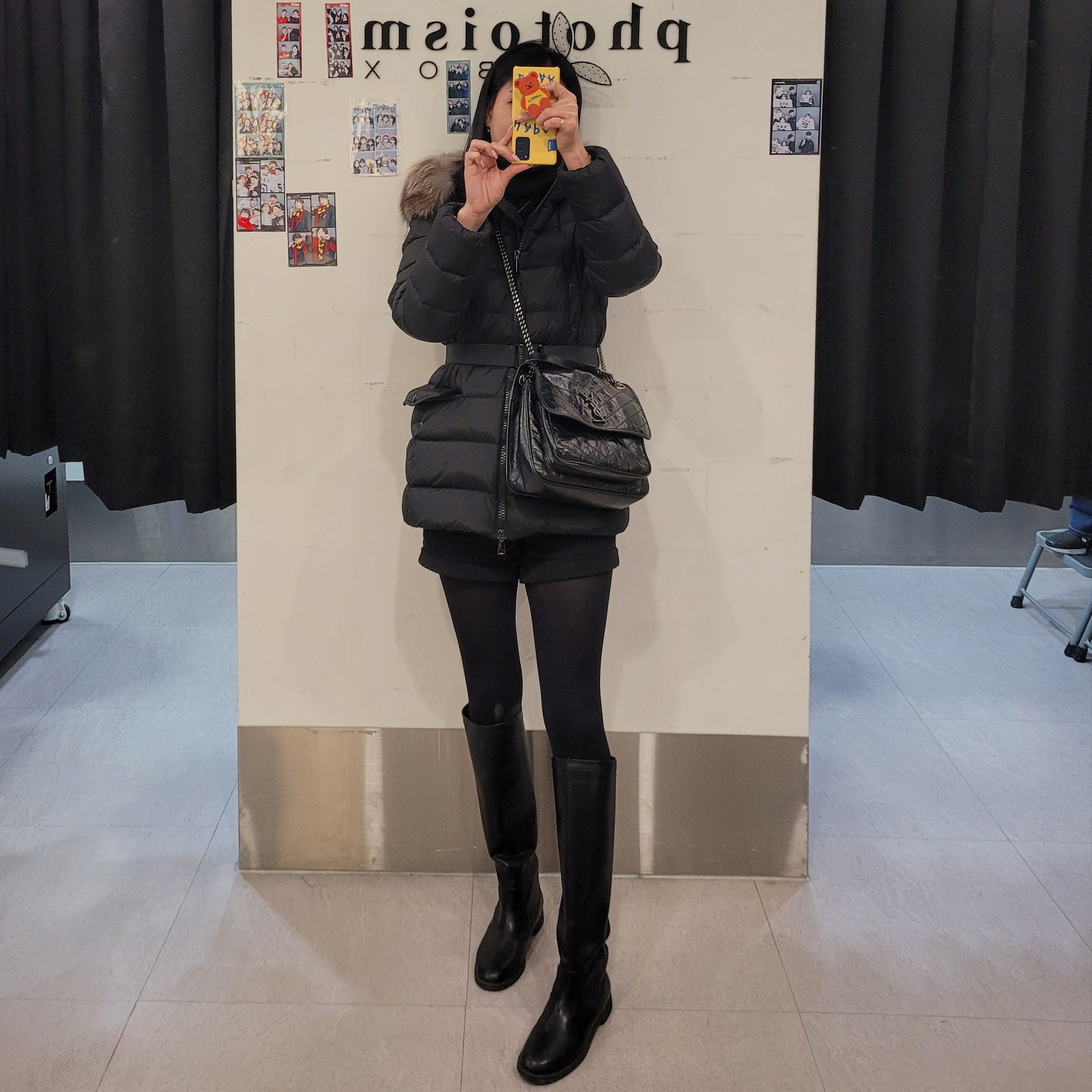 (W) Moncler Clion Short Down Jacket Black - 21FW, Saint Laurent Black Monogram Niki Large Bag with Silver Chain Strap in Crinkled Vintage Leather Black 착용 스타일