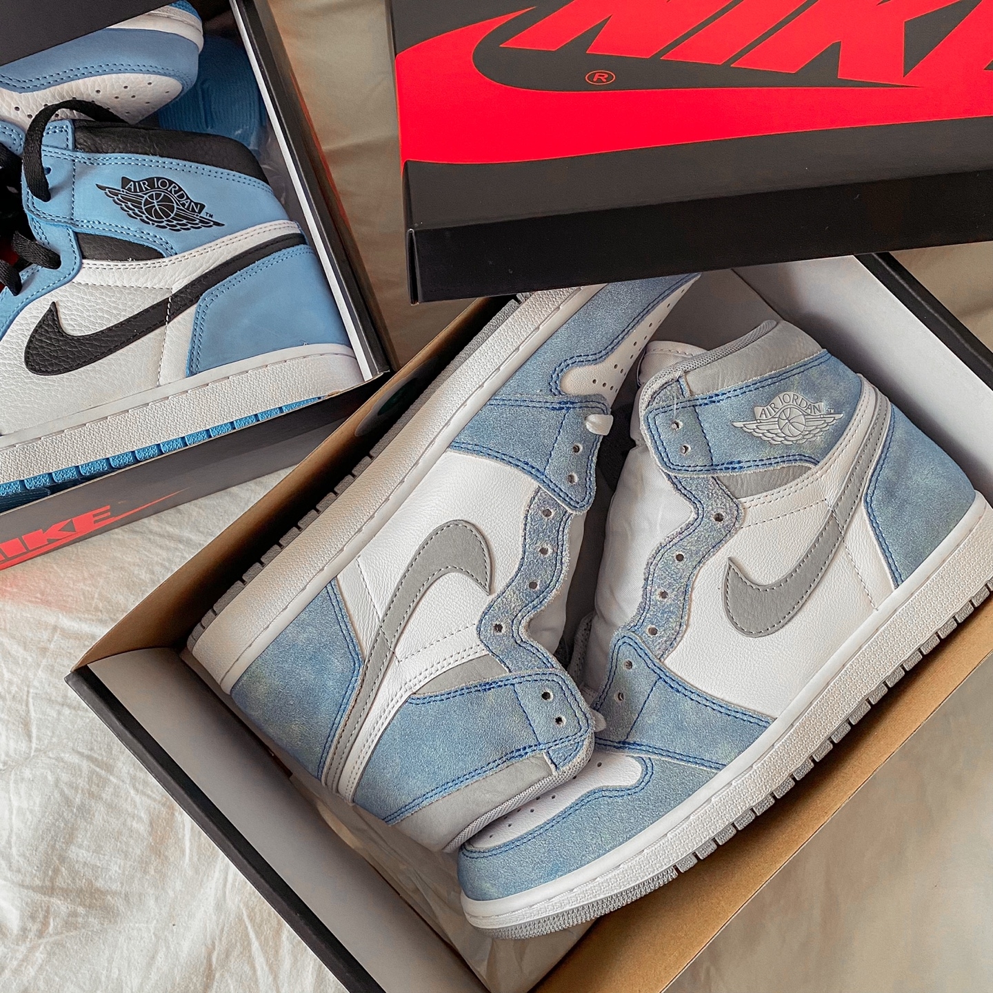 Jordan 1 Retro High OG University Blue, Jordan 1 Retro High OG Hyper Royal 착용 스타일