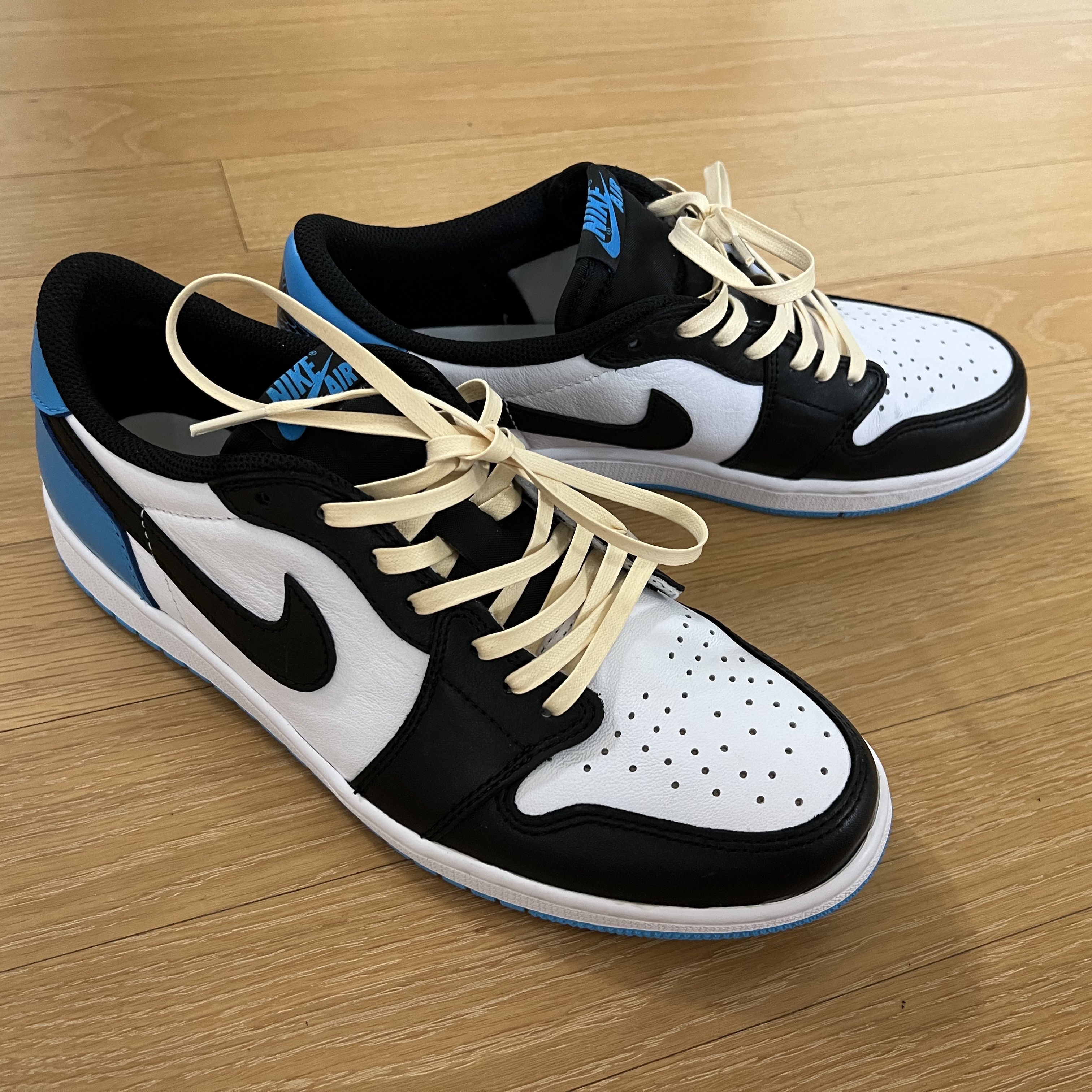 Jordan 1 Retro Low OG Black and Dark Powder Blue 착용 스타일