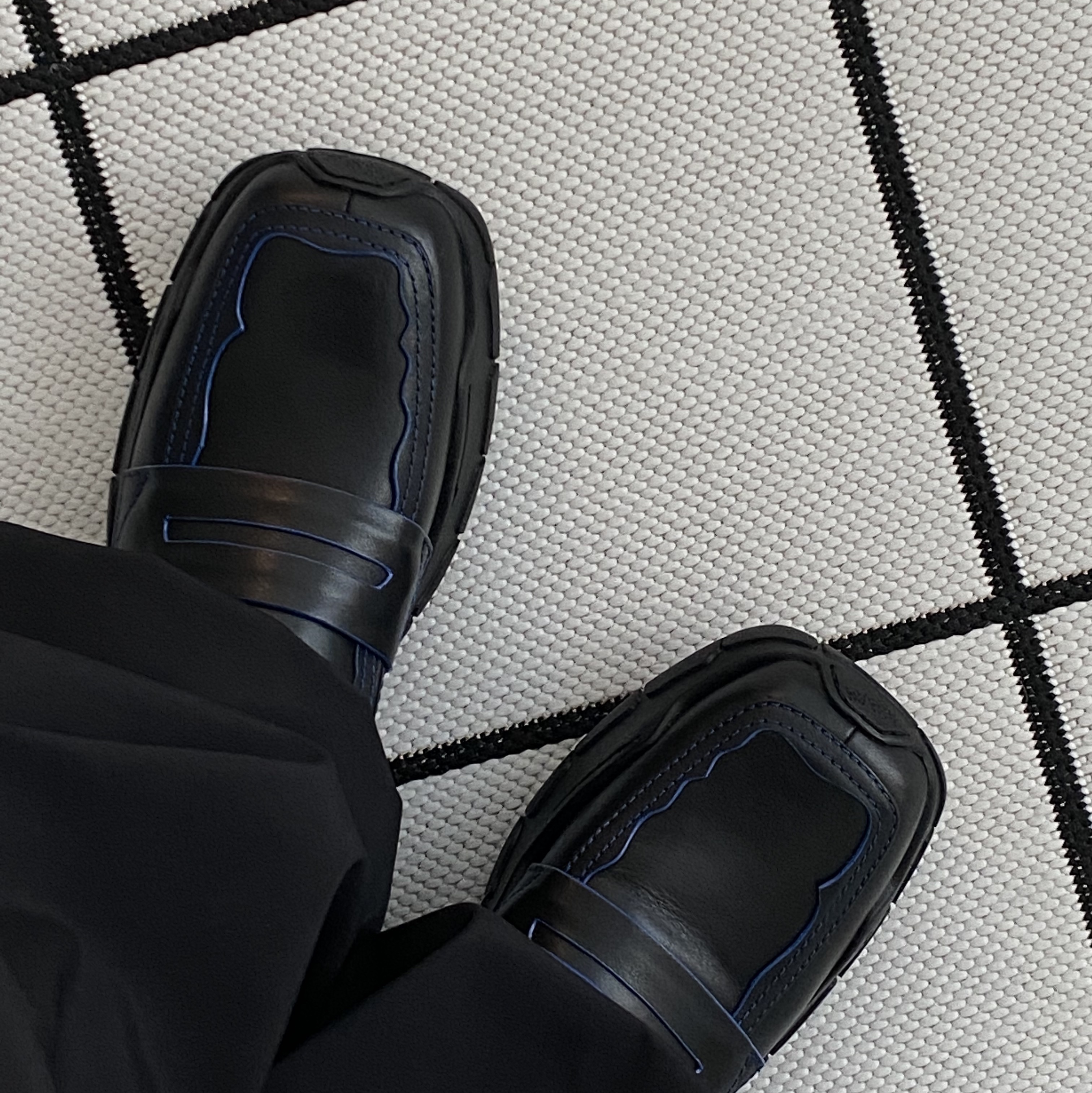 Zara x Ader Error Leather Track Sole Loafers Black 착용 스타일 - 1