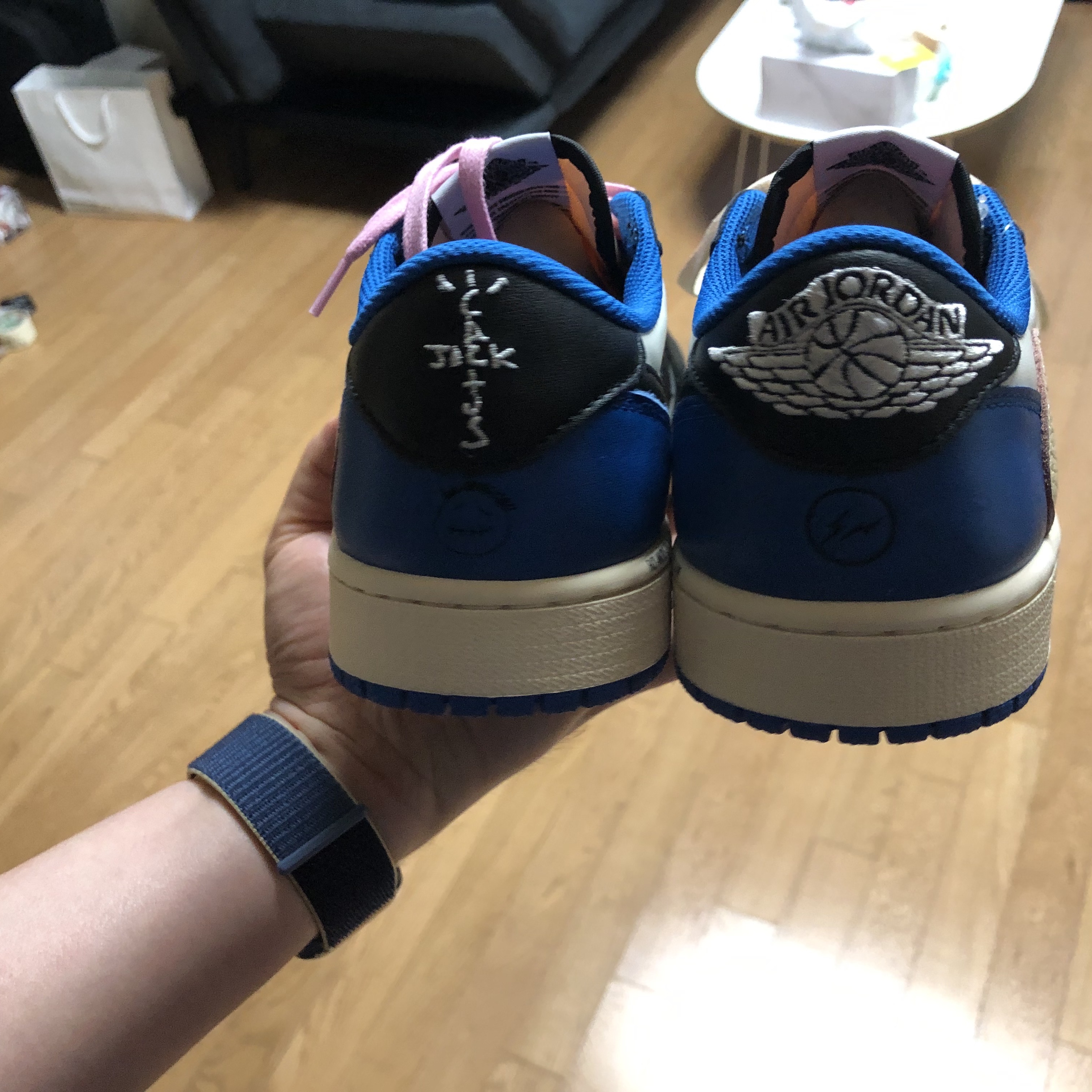 Jordan 1 x Travis Scott x Fragment Retro Low OG SP Military Blue 착용 스타일