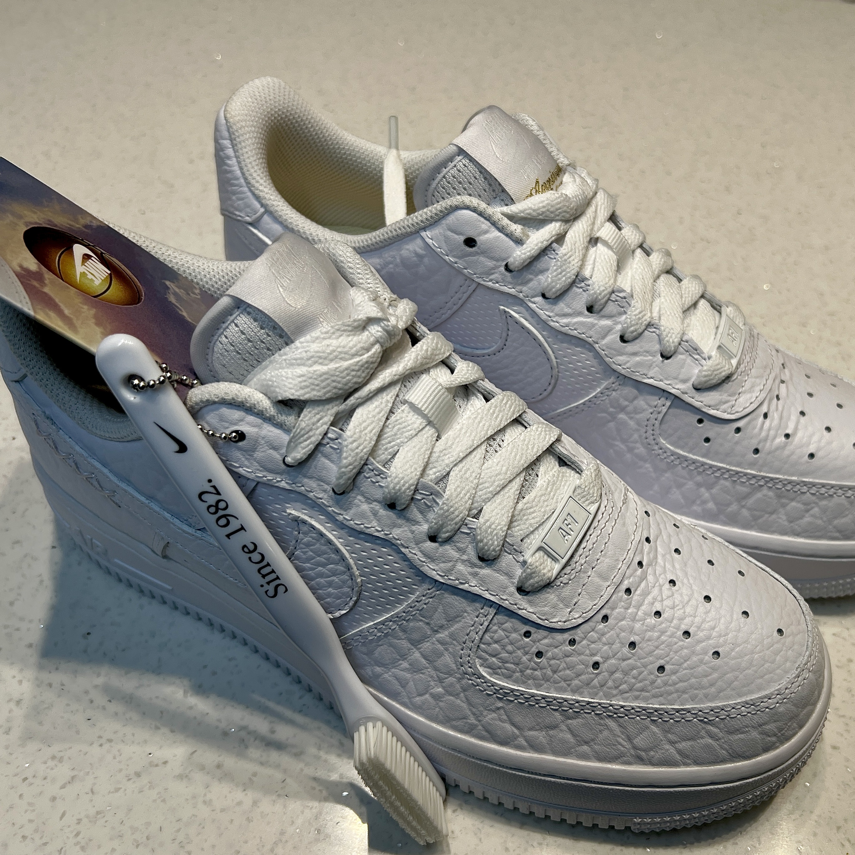 (W) Nike Air Force 1 '07 Color of the Month White Metallic Gold 착용 스타일 - 3