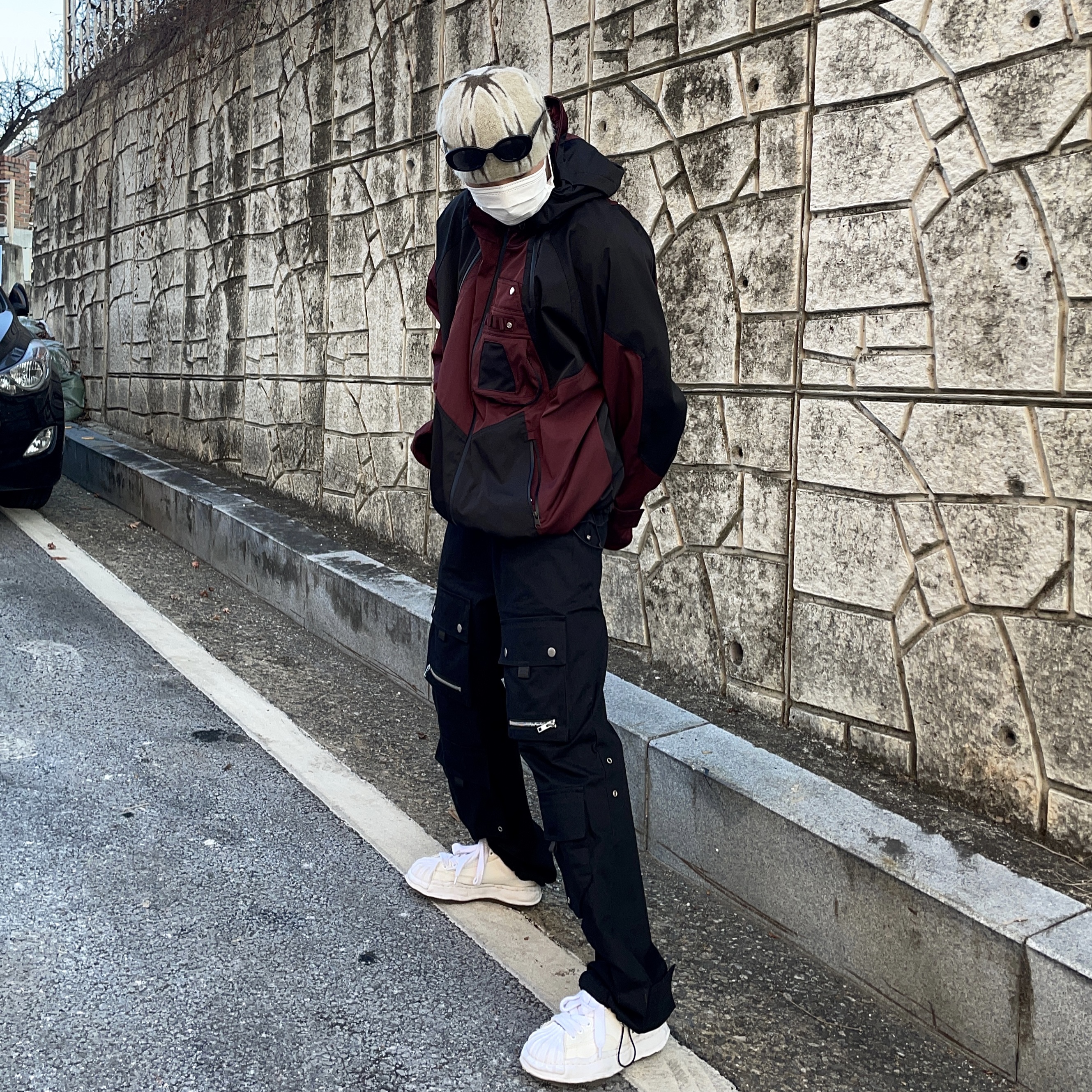 Maison Mihara Yasuhiro Blakey OG STC Sole Chenile Embroidery Low-top Sneakers White 착용 스타일 - 1