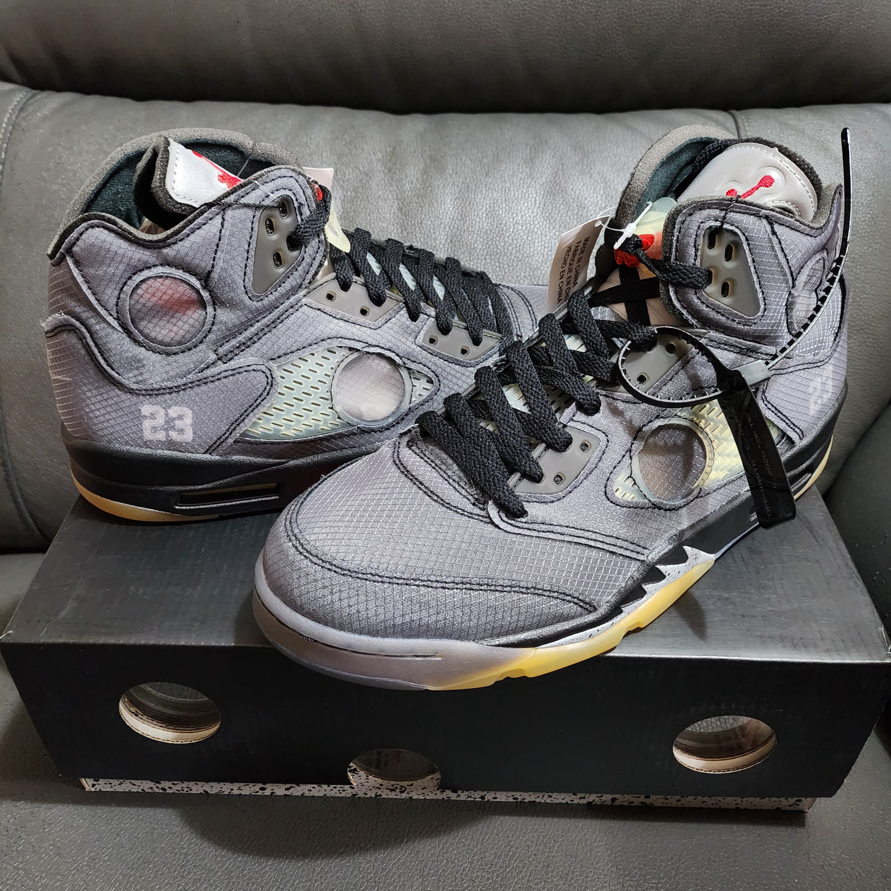 Jordan 5 x Off-White Retro SP Black Muslin 착용 스타일 - 2