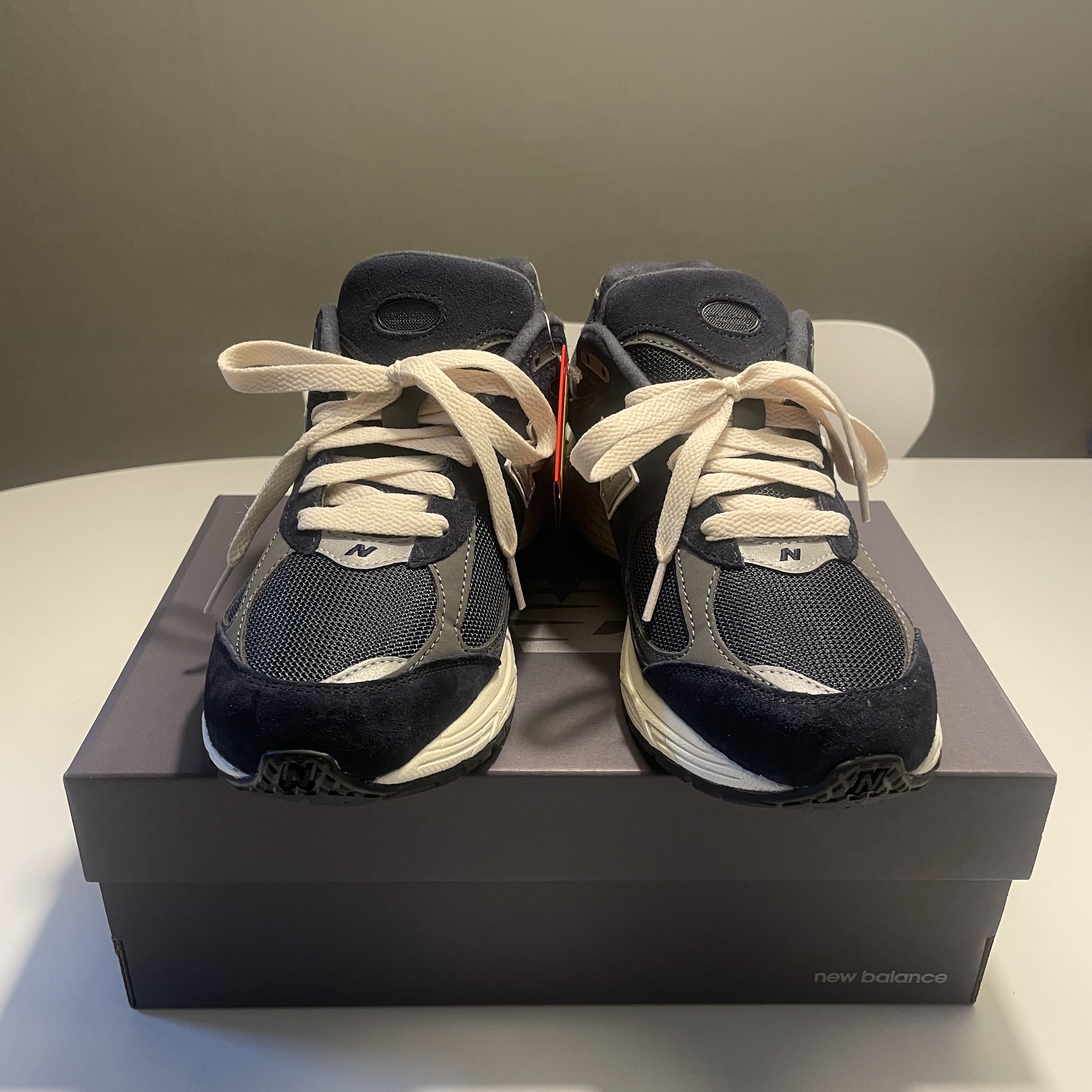 New Balance 2002R Eclipse Castlerock 착용 스타일 - 3