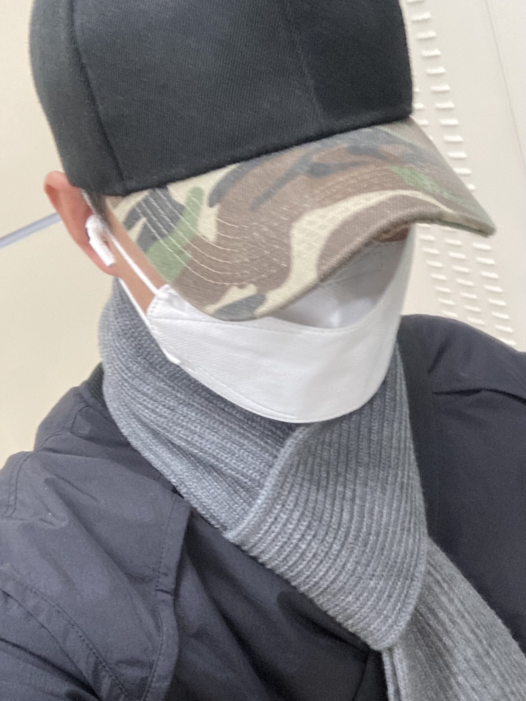 Andersen Andersen Scarf Grey, Adidas x Sean Wotherspoon Superstar Superearth Black 착용 스타일 - 1