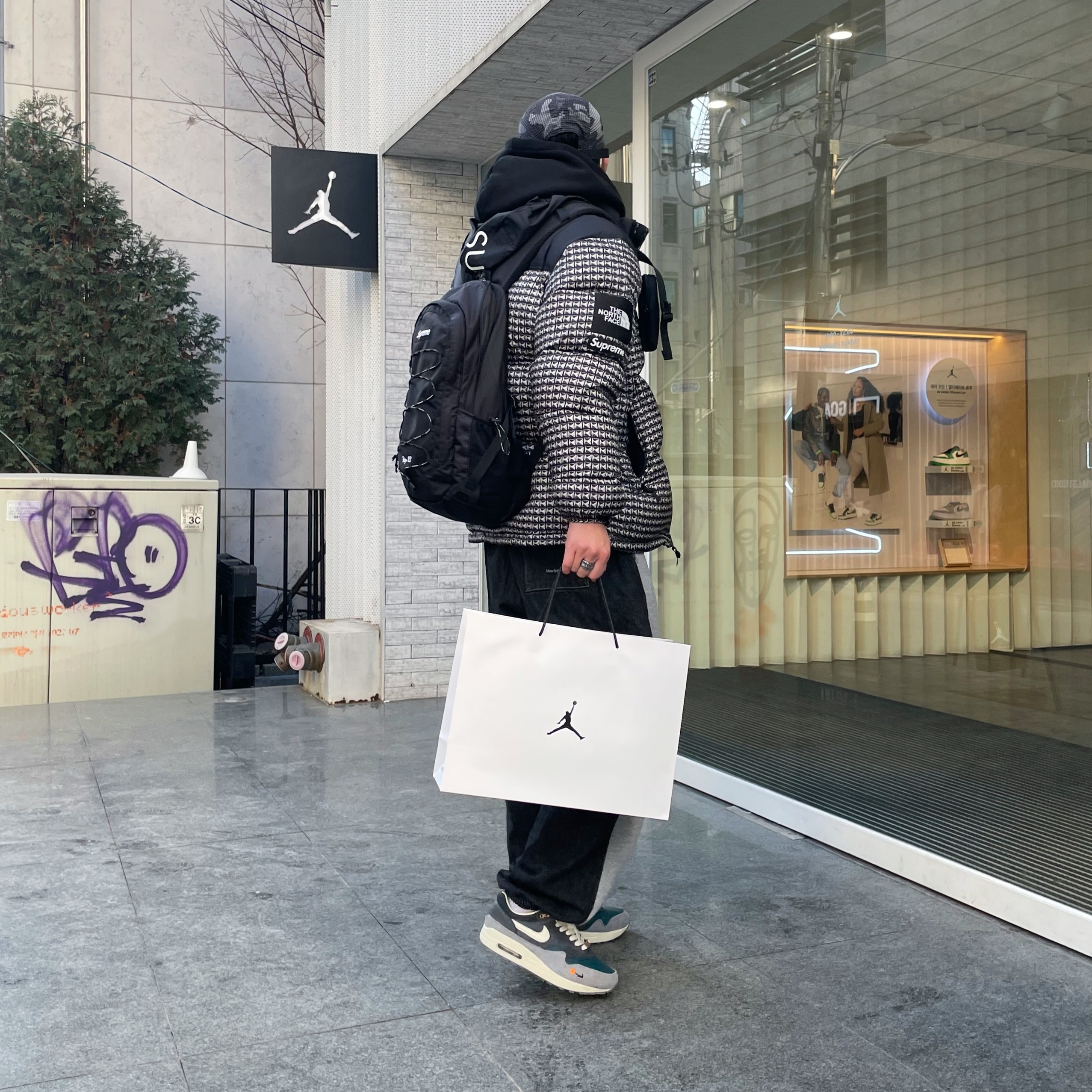 Supreme x The North Face Studded Nuptse Jacket Black - 21SS, Nike x Kasina Air Max 1 SP Won-Ang Particle Grey 착용 스타일 - 2