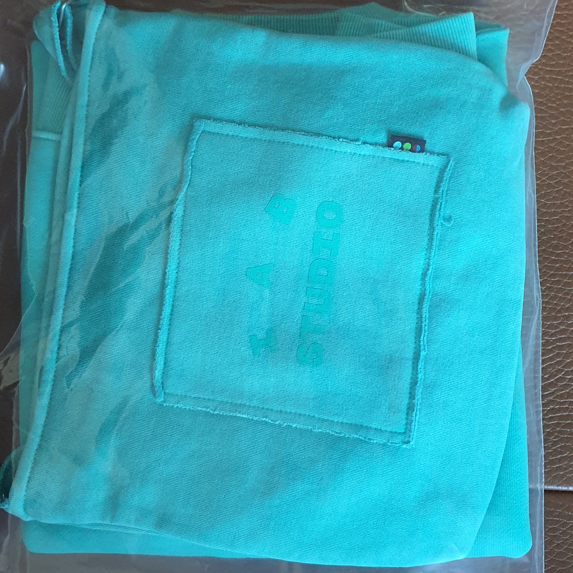 IAB Studio Pigment Sweatshirt & Mini Bag Jade 착용 스타일 - 2