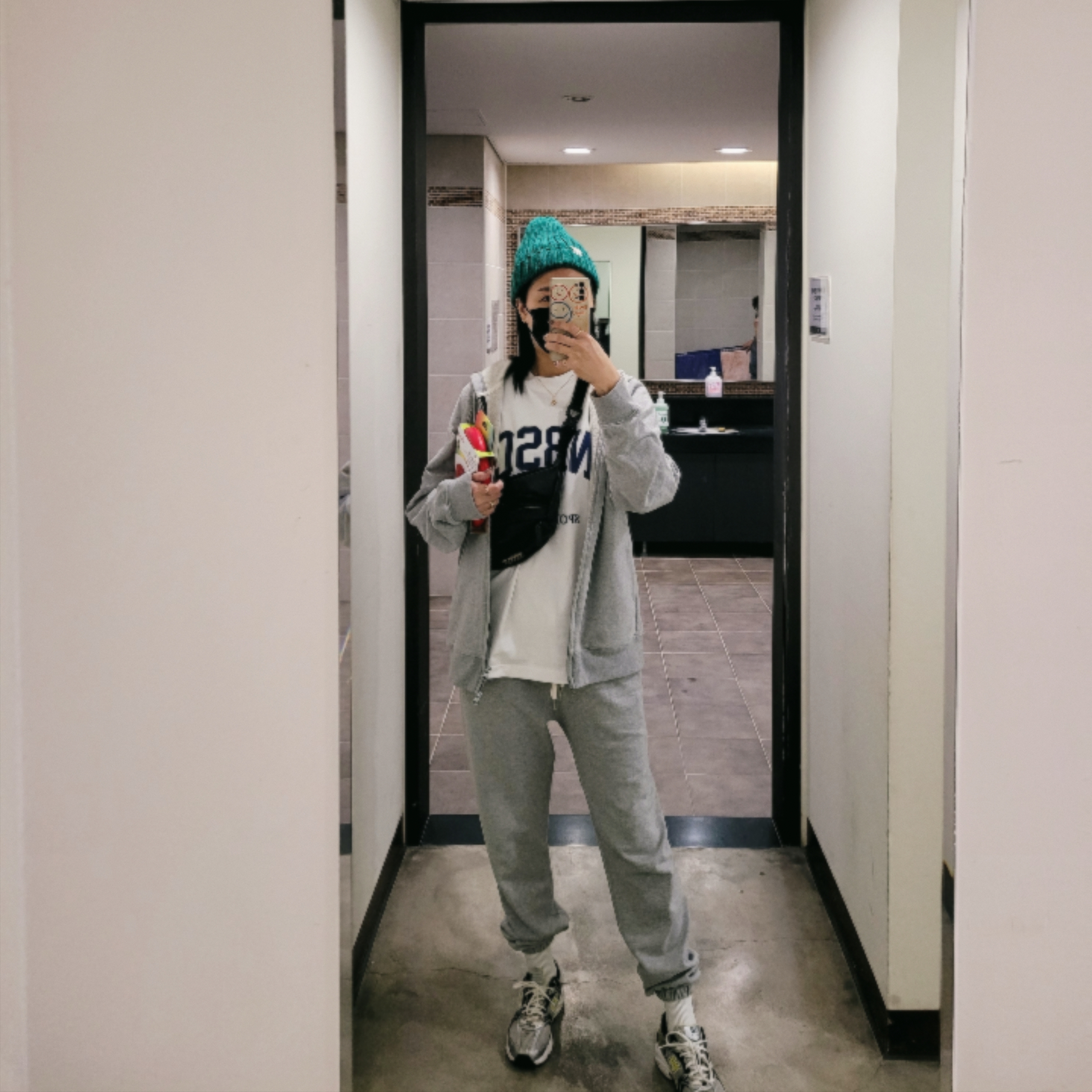 New Balance 530 Silver 착용 스타일