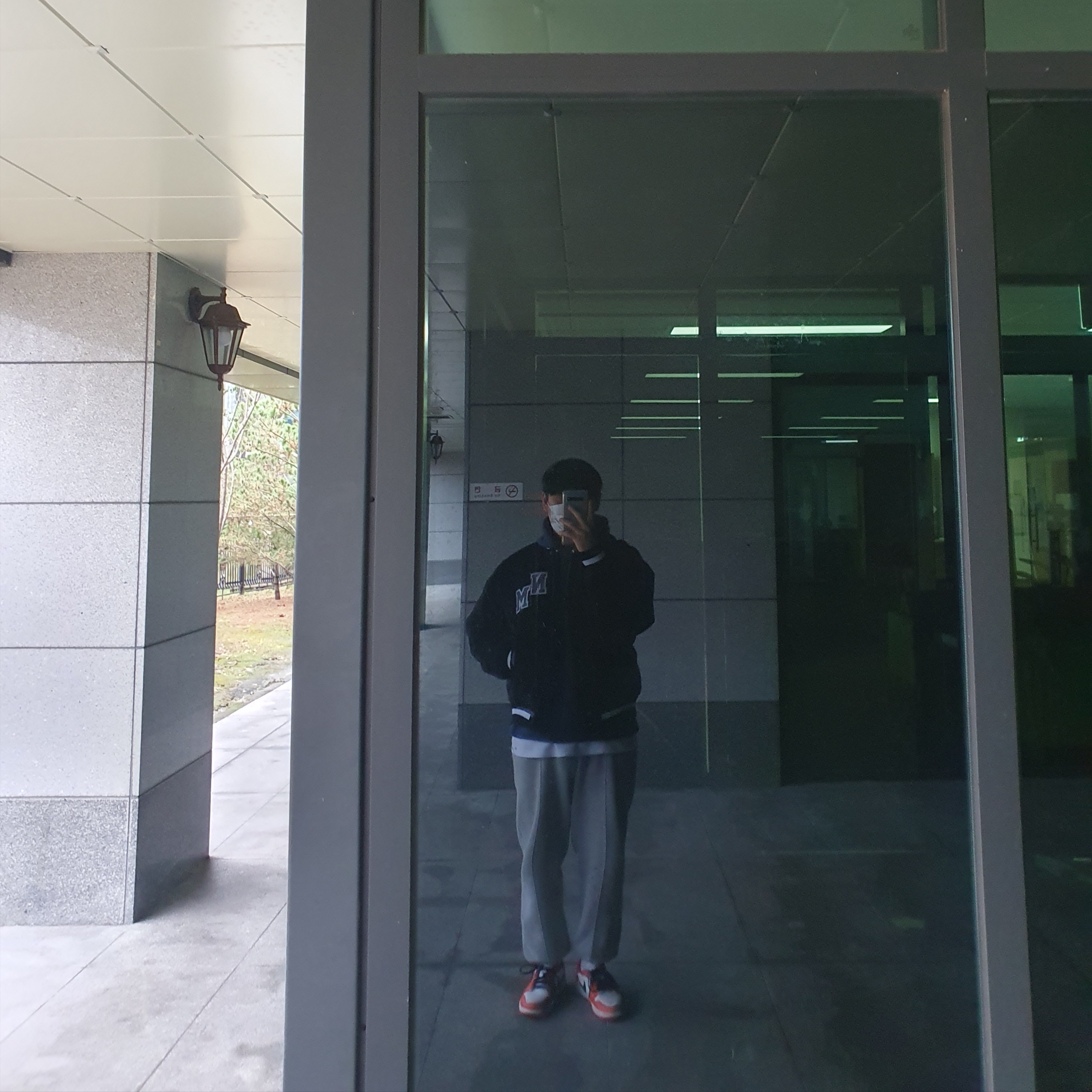 Jordan 1 Low OG Starfish, IAB Studio x Obey Eyes Icon Hoodie Oceana 착용 스타일