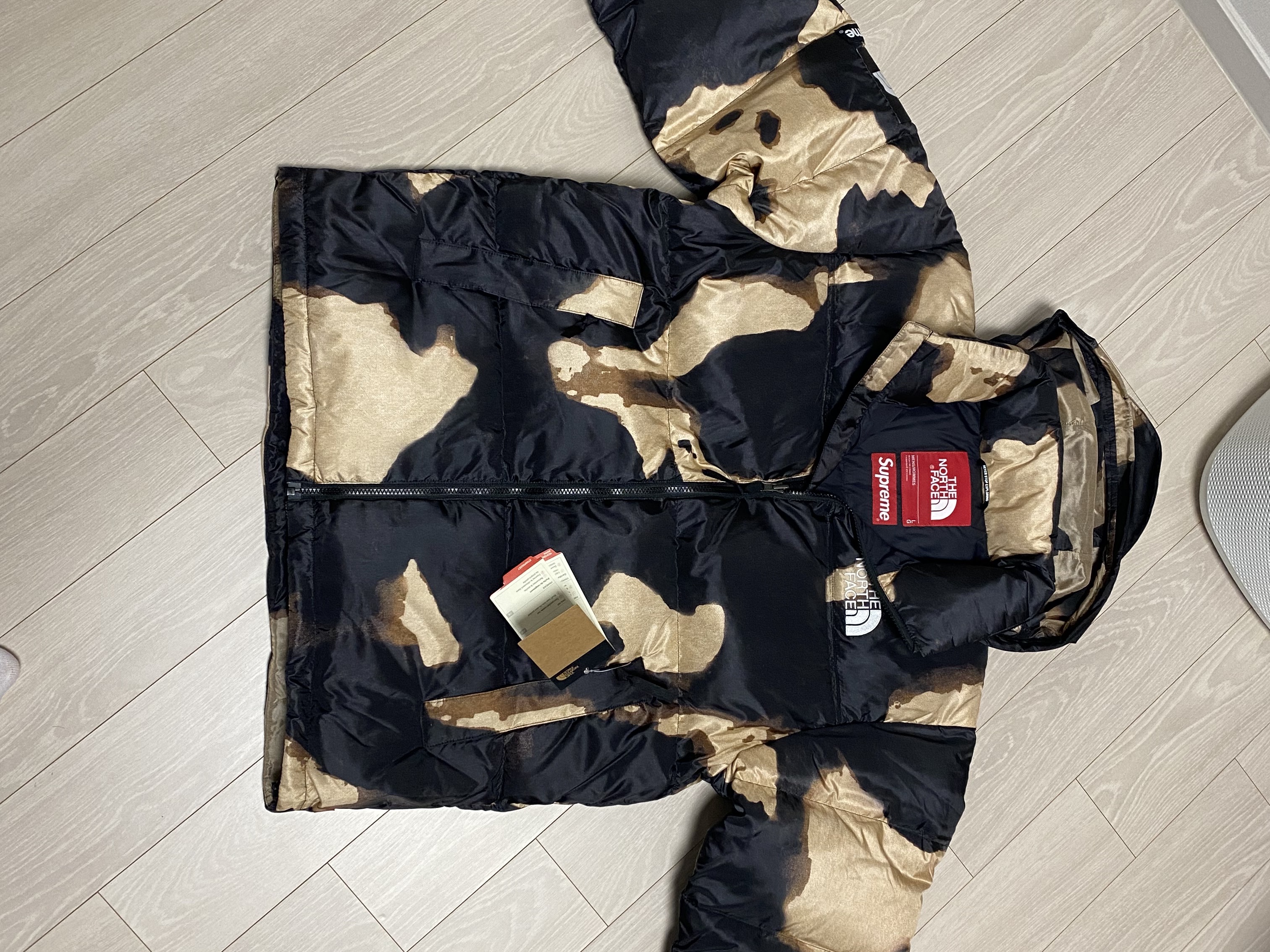 Supreme x The North Face Bleached Denim Print Nuptse Jacket Black - 21FW 착용 스타일