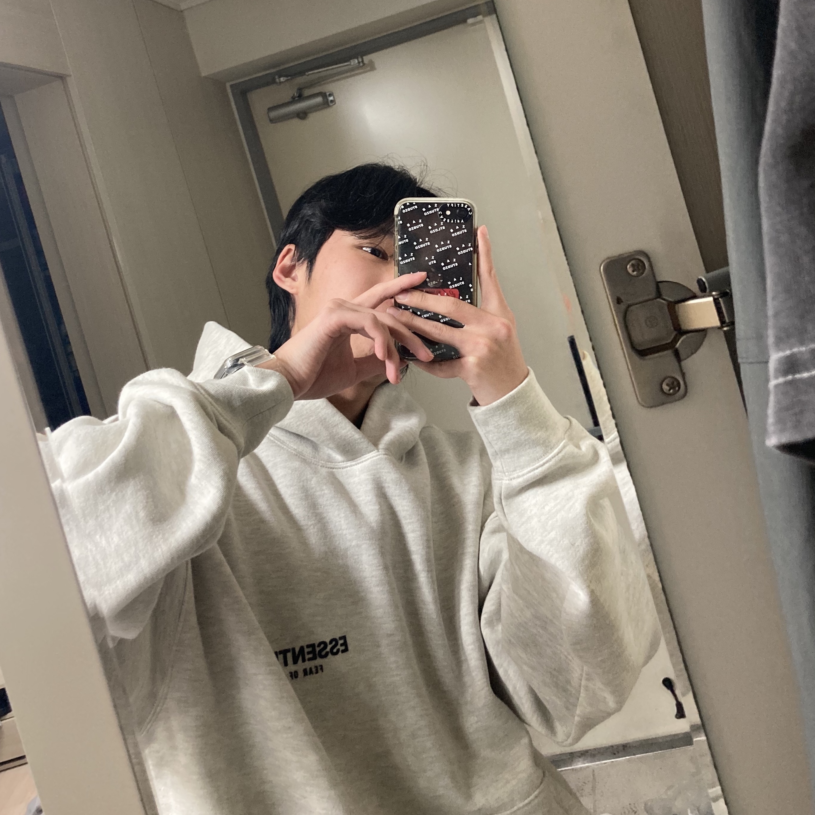Essentials The Core Collection Hoodie Light Oatmeal 착용 스타일