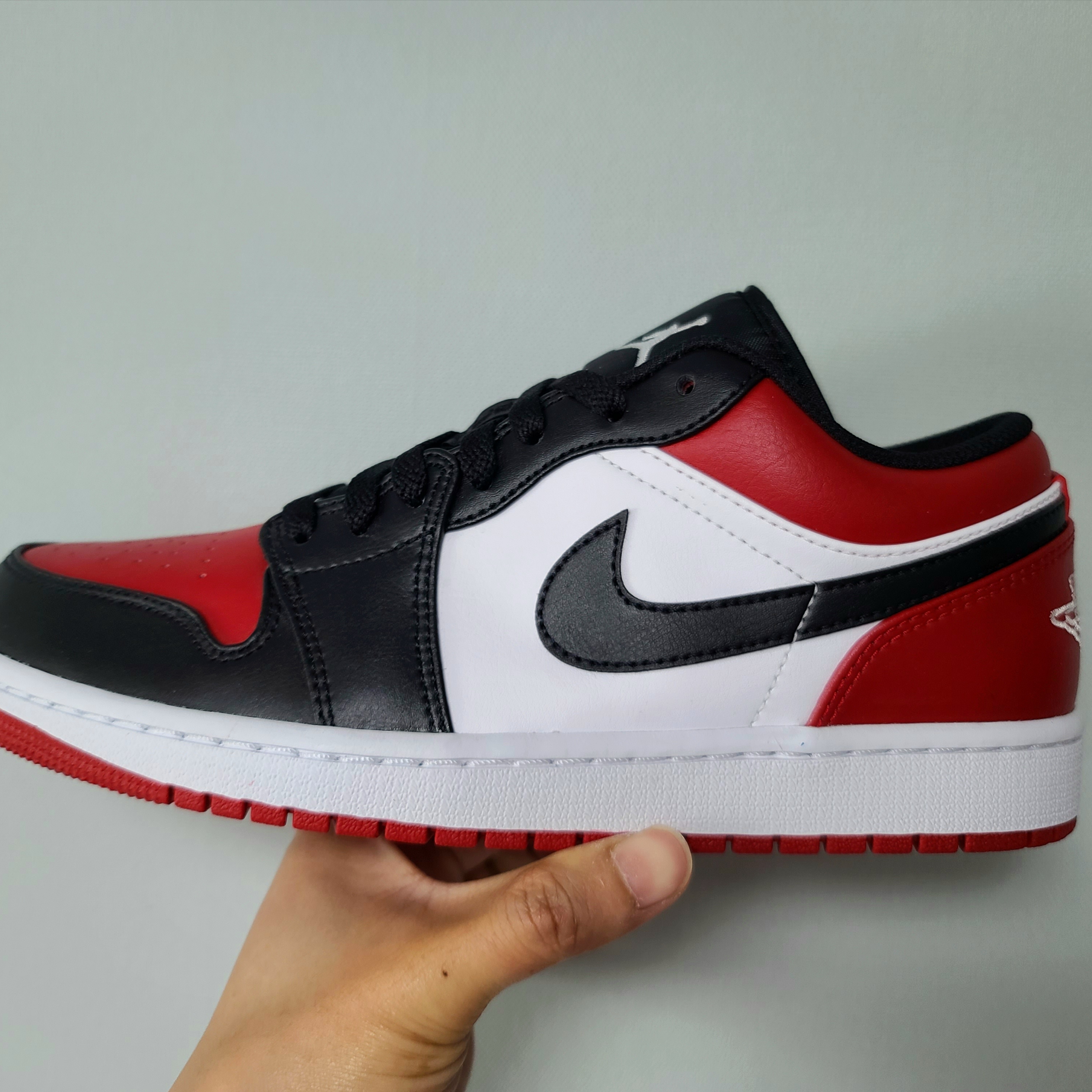 Jordan 1 Low Bred Toe 착용 스타일 - 3