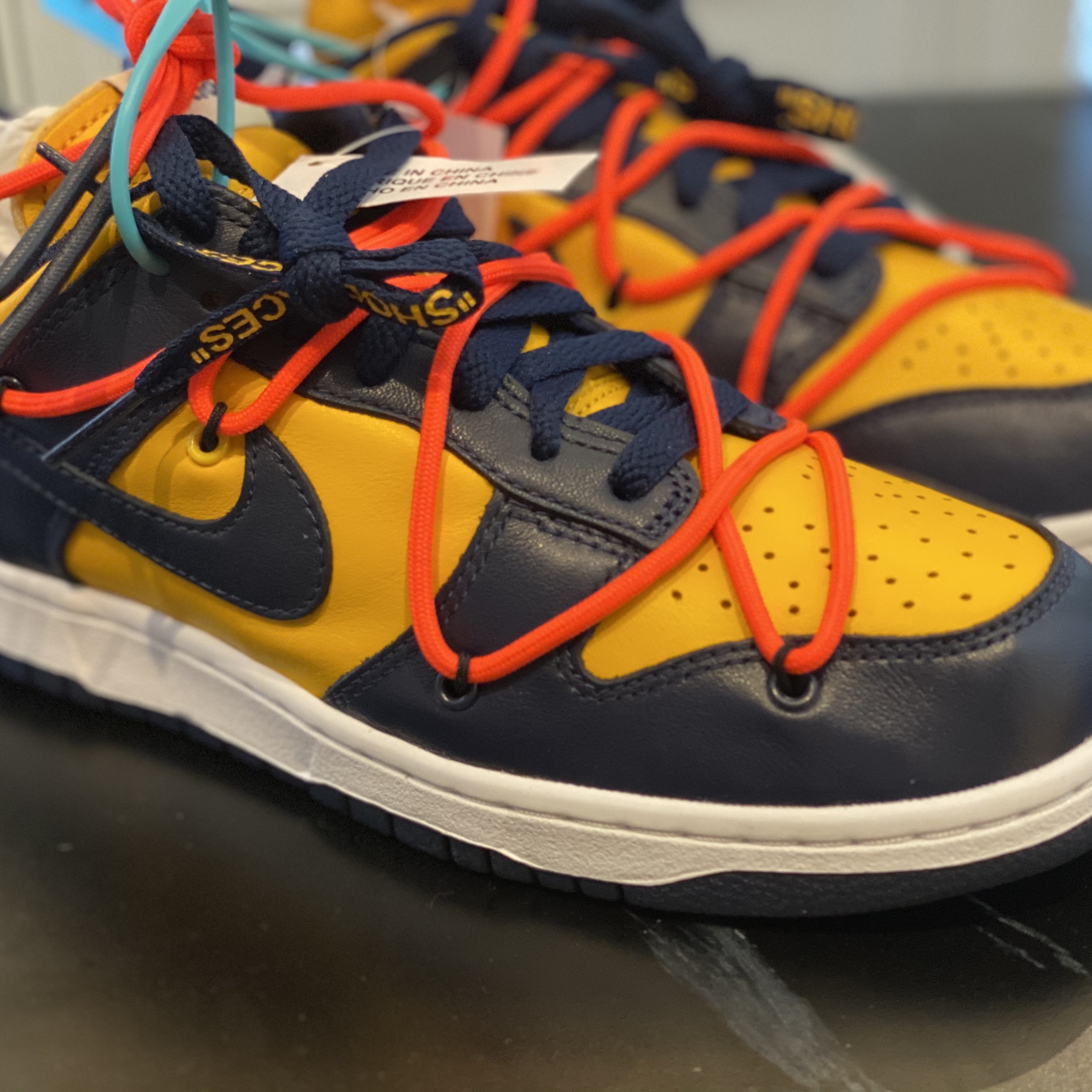 Nike x Off-White Dunk Low University Gold Midnight Navy 착용 스타일