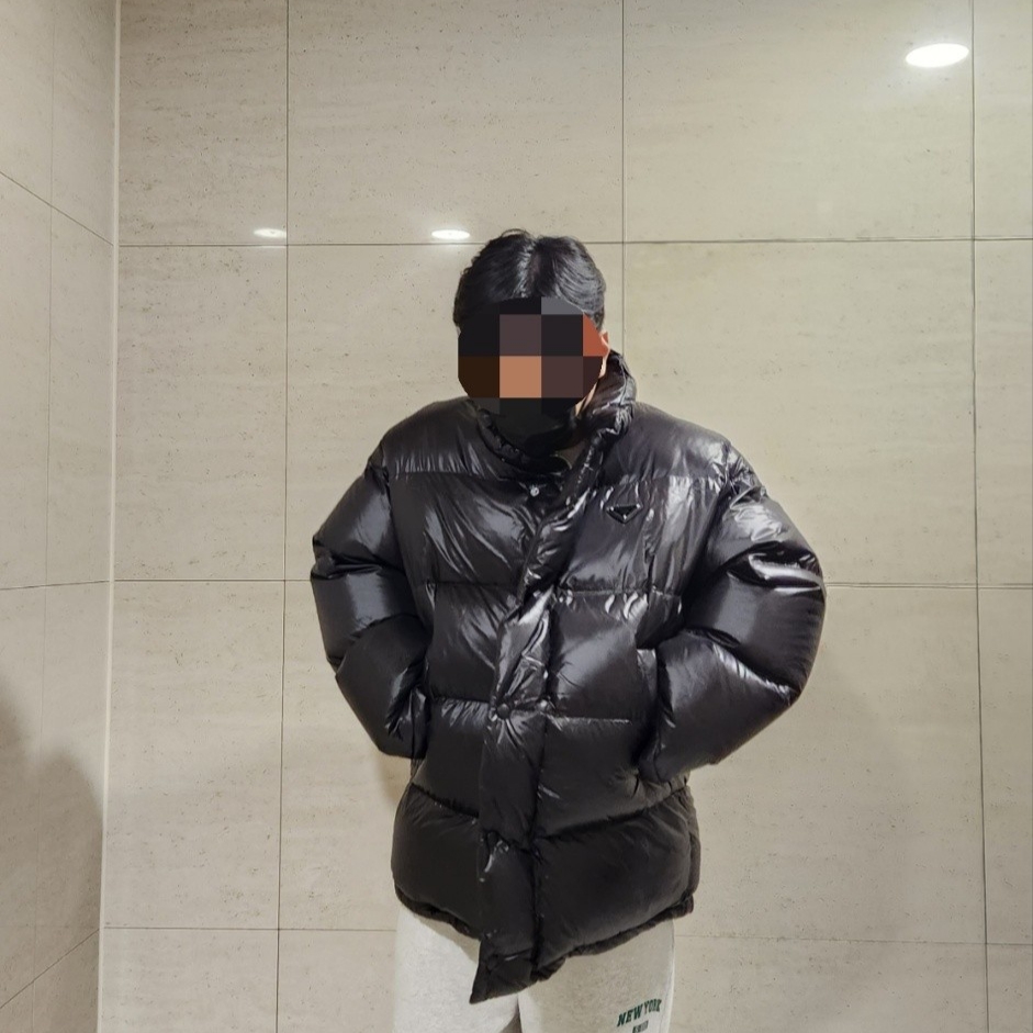 Prada Re-Nylon Down Jacket Black 착용 스타일
