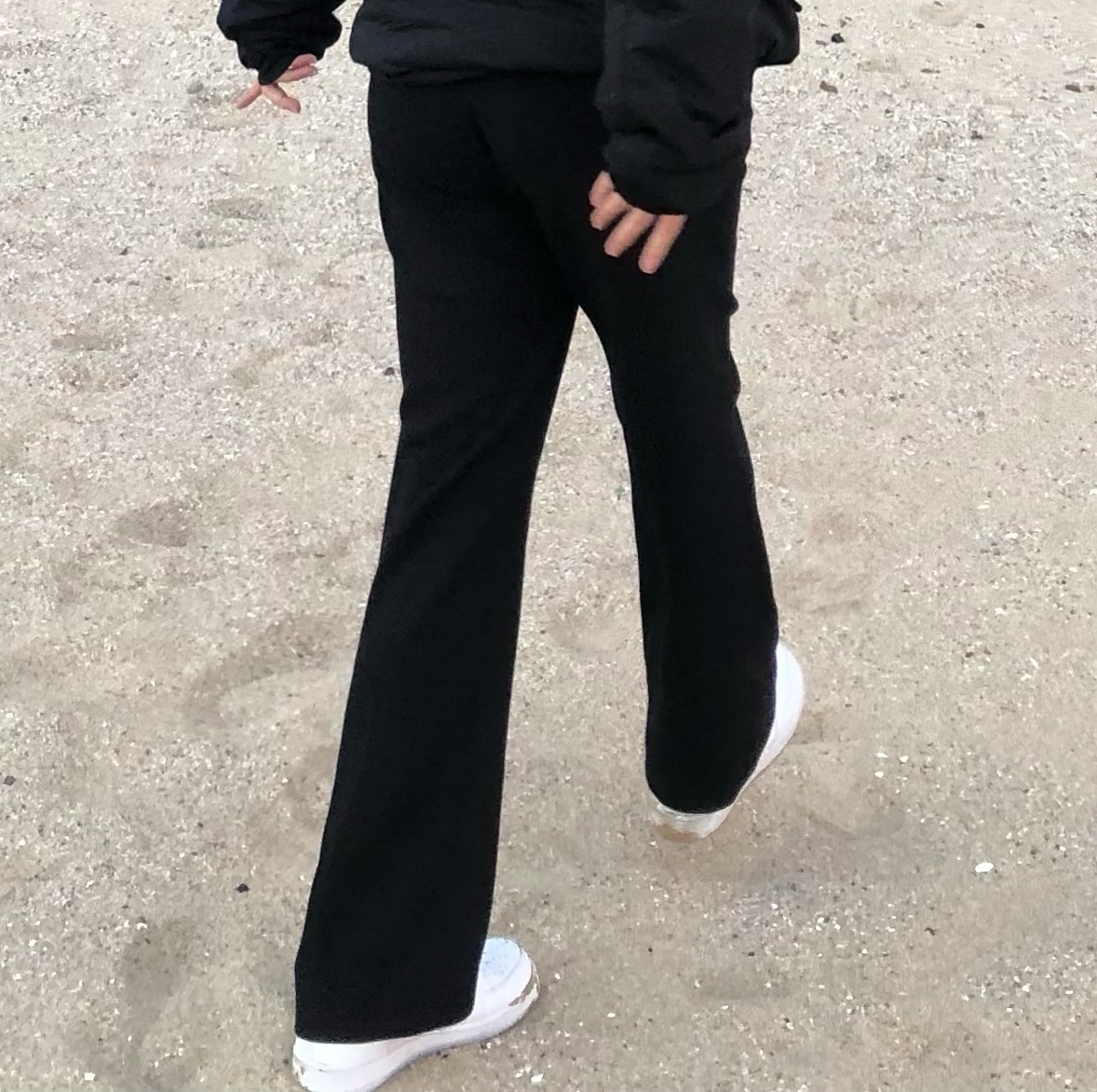 Arc'teryx Atom AR Hoody Black, Nike Air Force 1 '07 Low White 착용 스타일 - 3