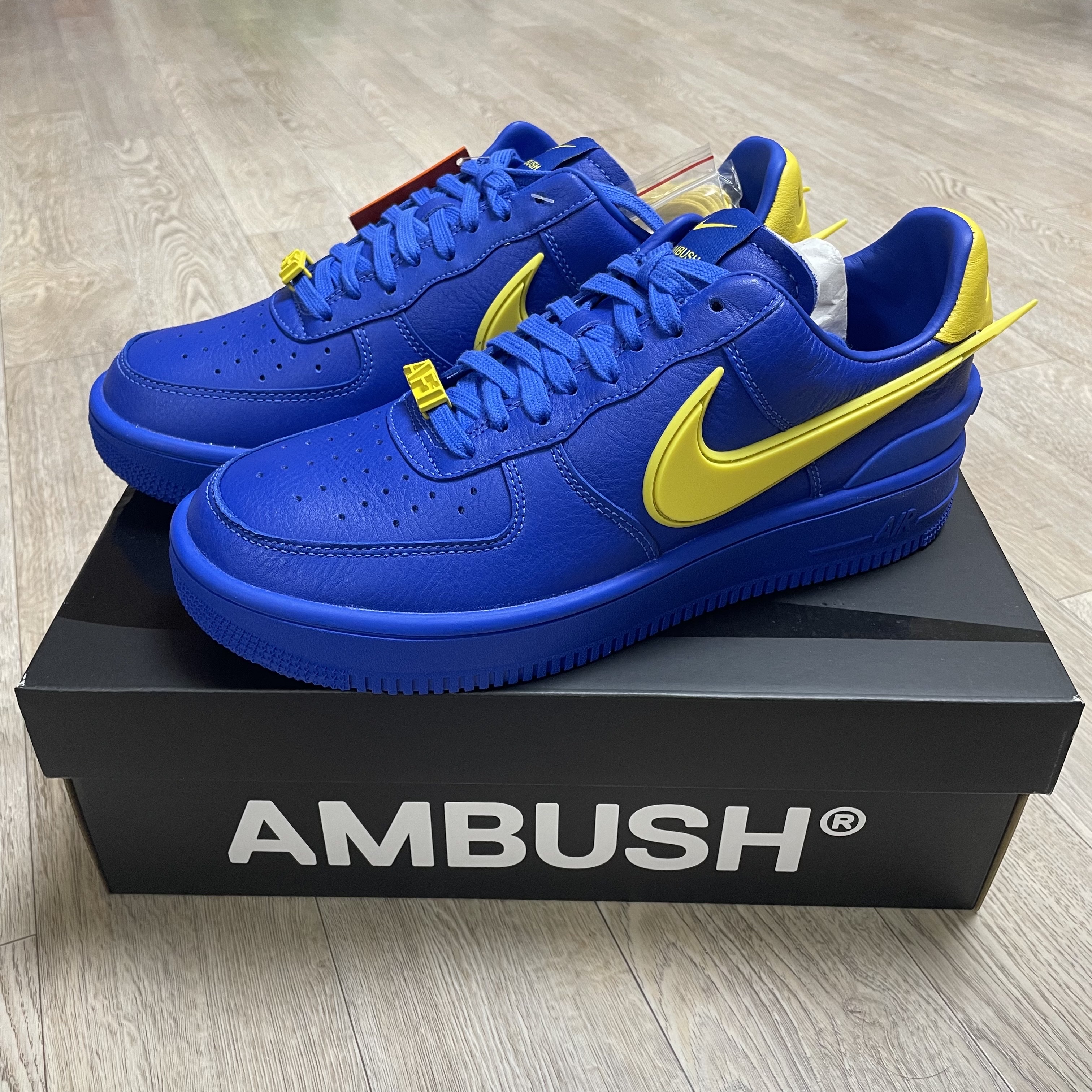 Nike x Ambush Air Force 1 Low SP Game Royal and Vivid Sulfur 착용 스타일