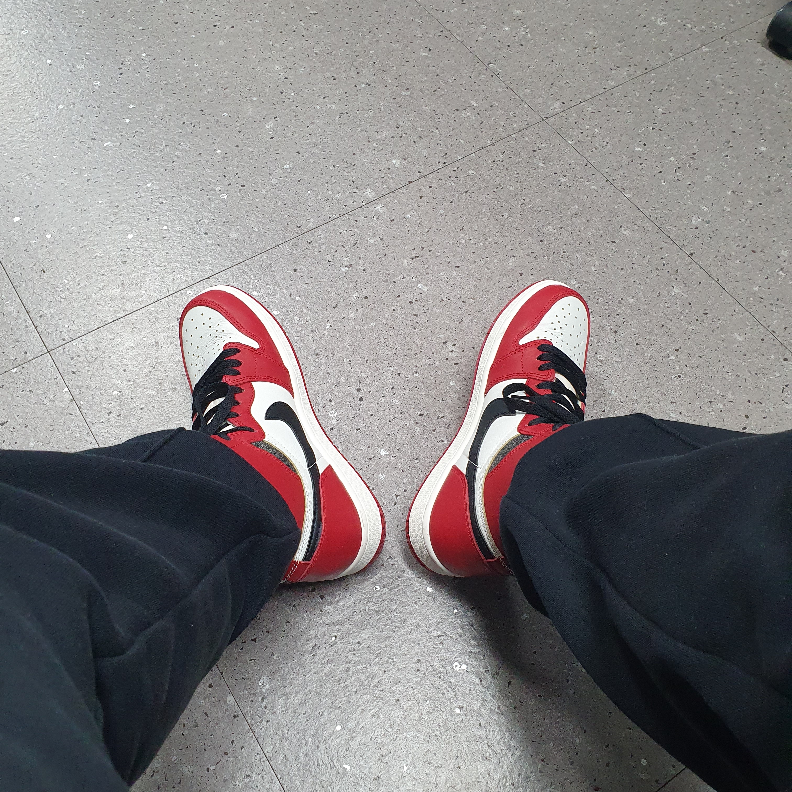 Jordan 1 Retro High OG Chicago 2022, Nike NRG Solo Swoosh Fleece Pants Black White - Asia 착용 스타일