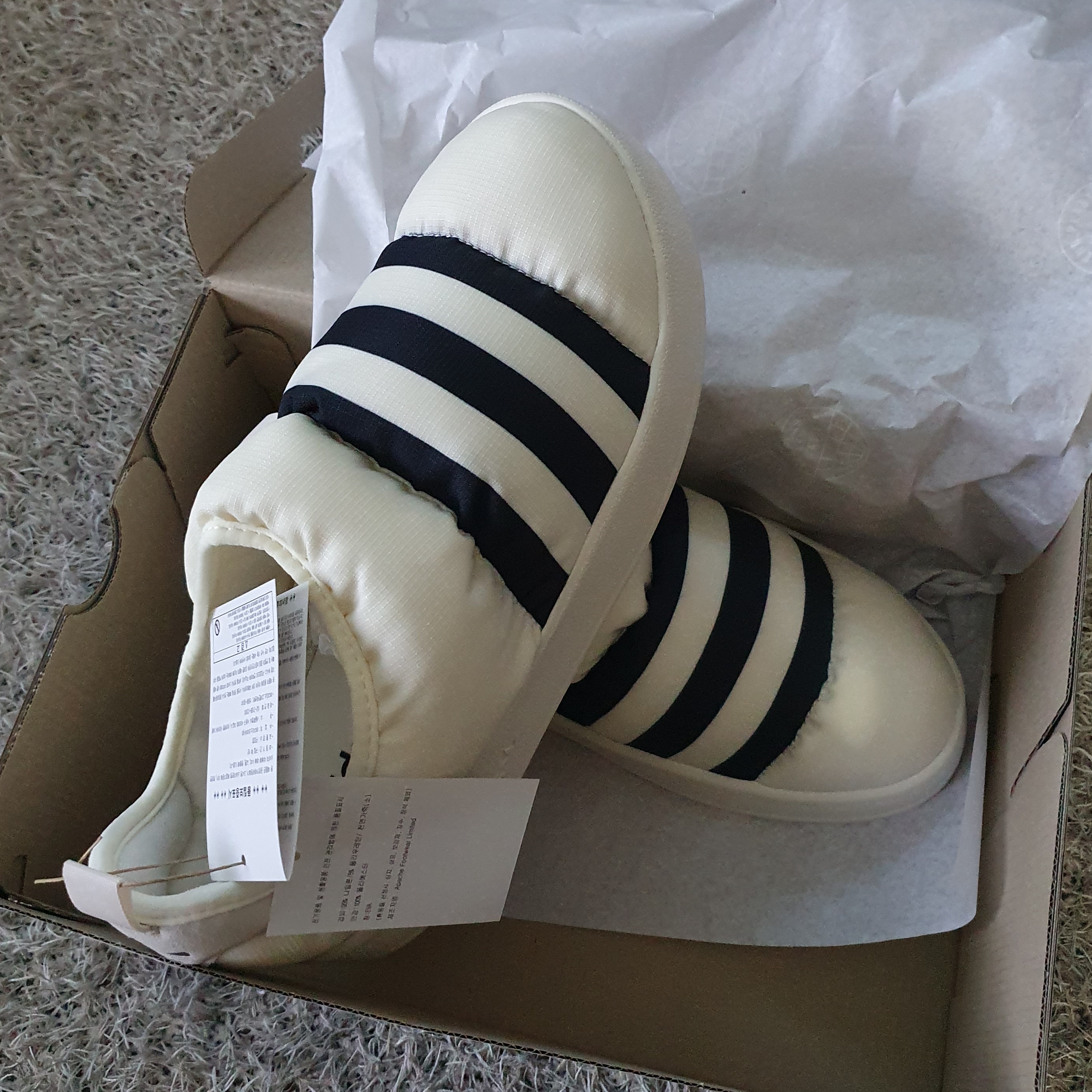 Adidas Puffylette Off White 착용 스타일 - 1