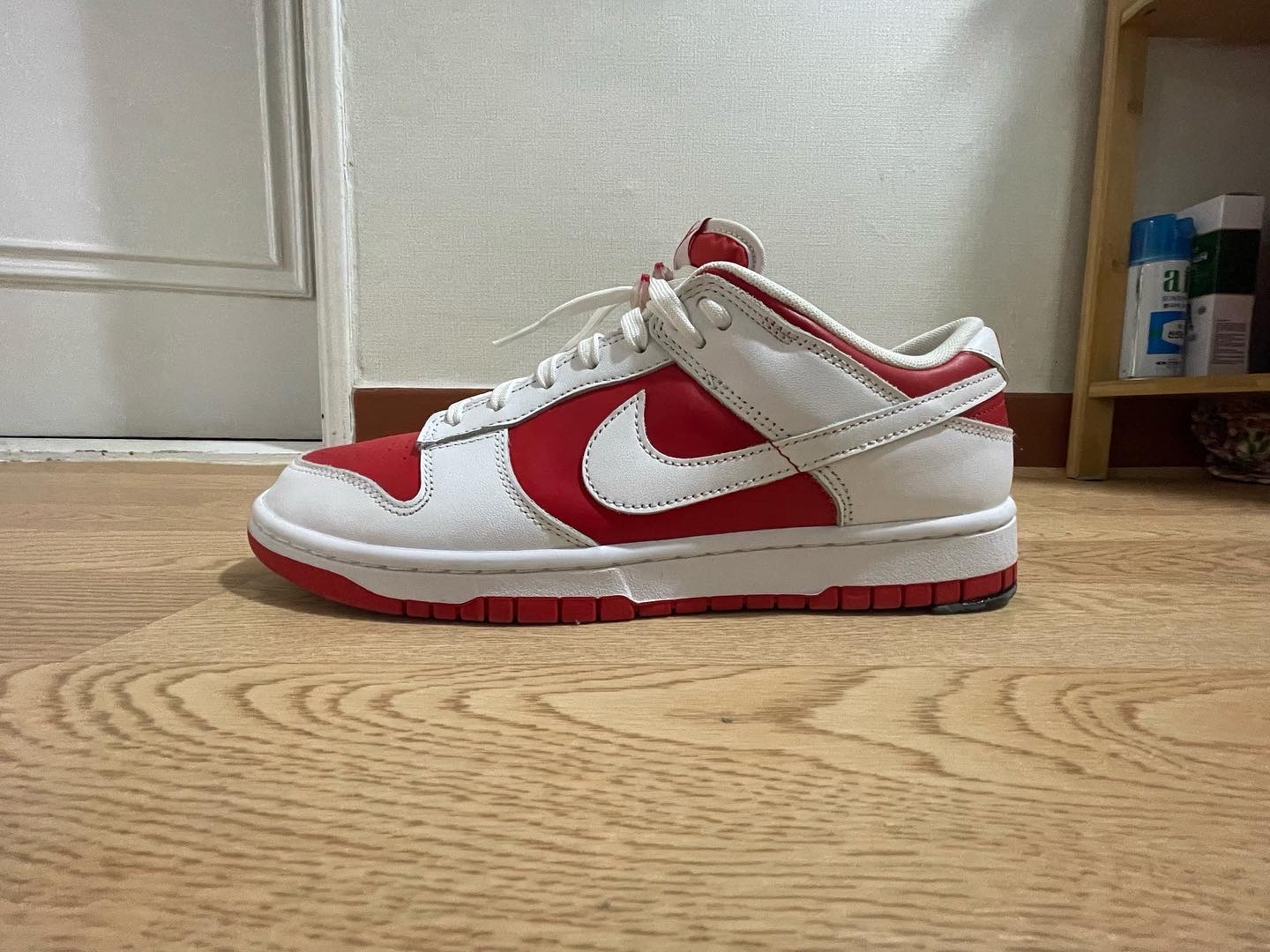 Nike Dunk Low Retro Championship Red 착용 스타일 - 1
