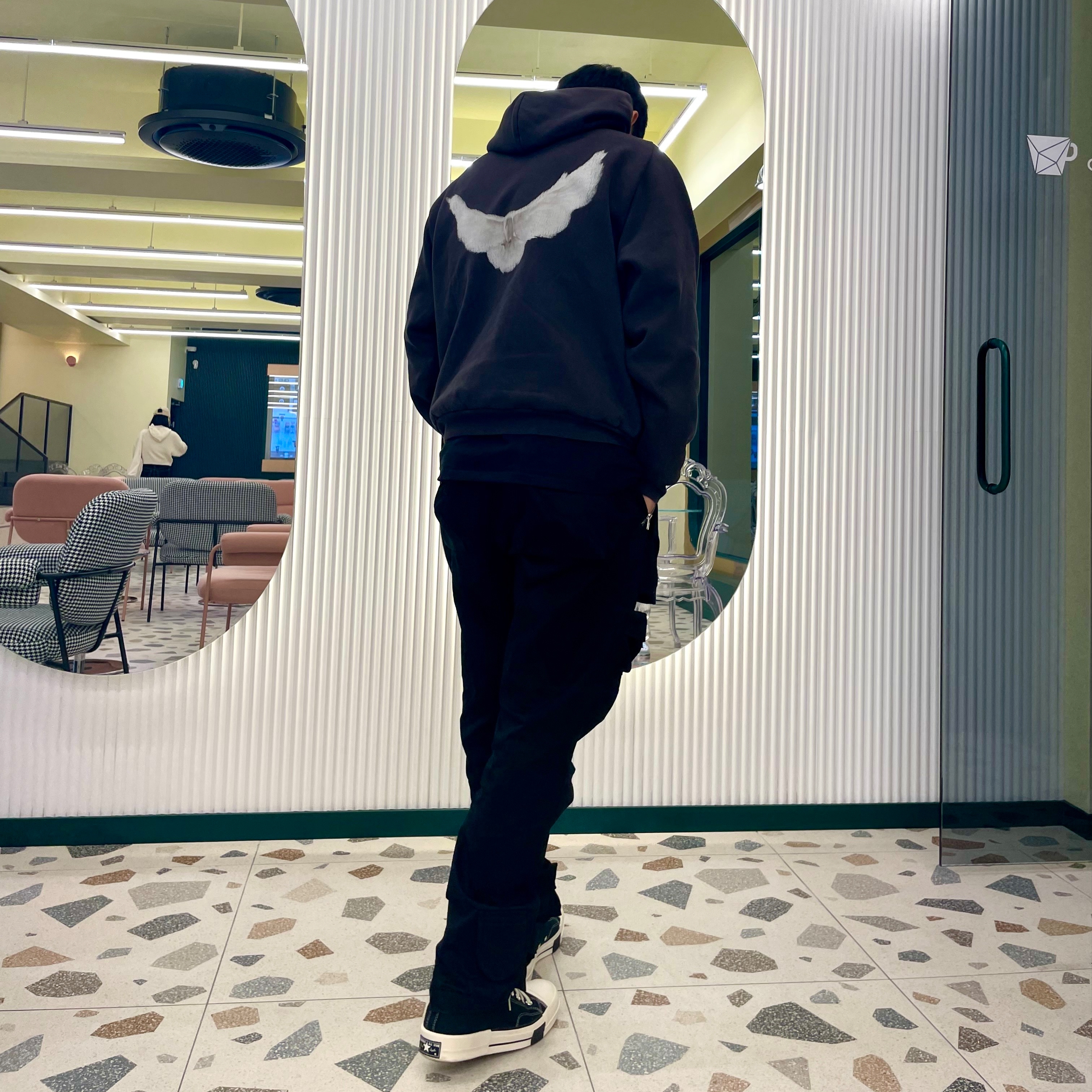 Yeezy Gap Engineered By Balenciaga Dove Shrunken Hoodie Black, Converse x Drkshdw Drkstr Chuck 70 Ox Black 착용 스타일