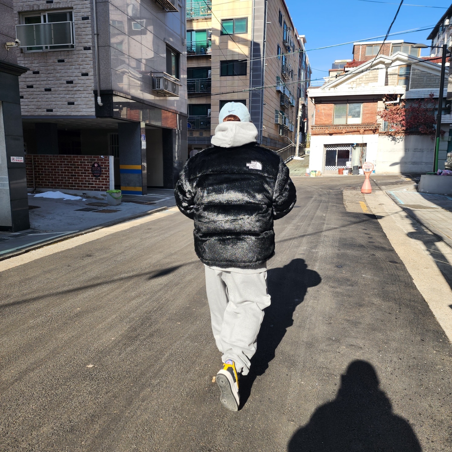 Supreme x The North Face Faux Fur Nuptse Jacket Black - 20FW, Nike x Stussy NRG RA Pullover Hoodie Dark Grey Heather (DJ9488-063) 착용 스타일