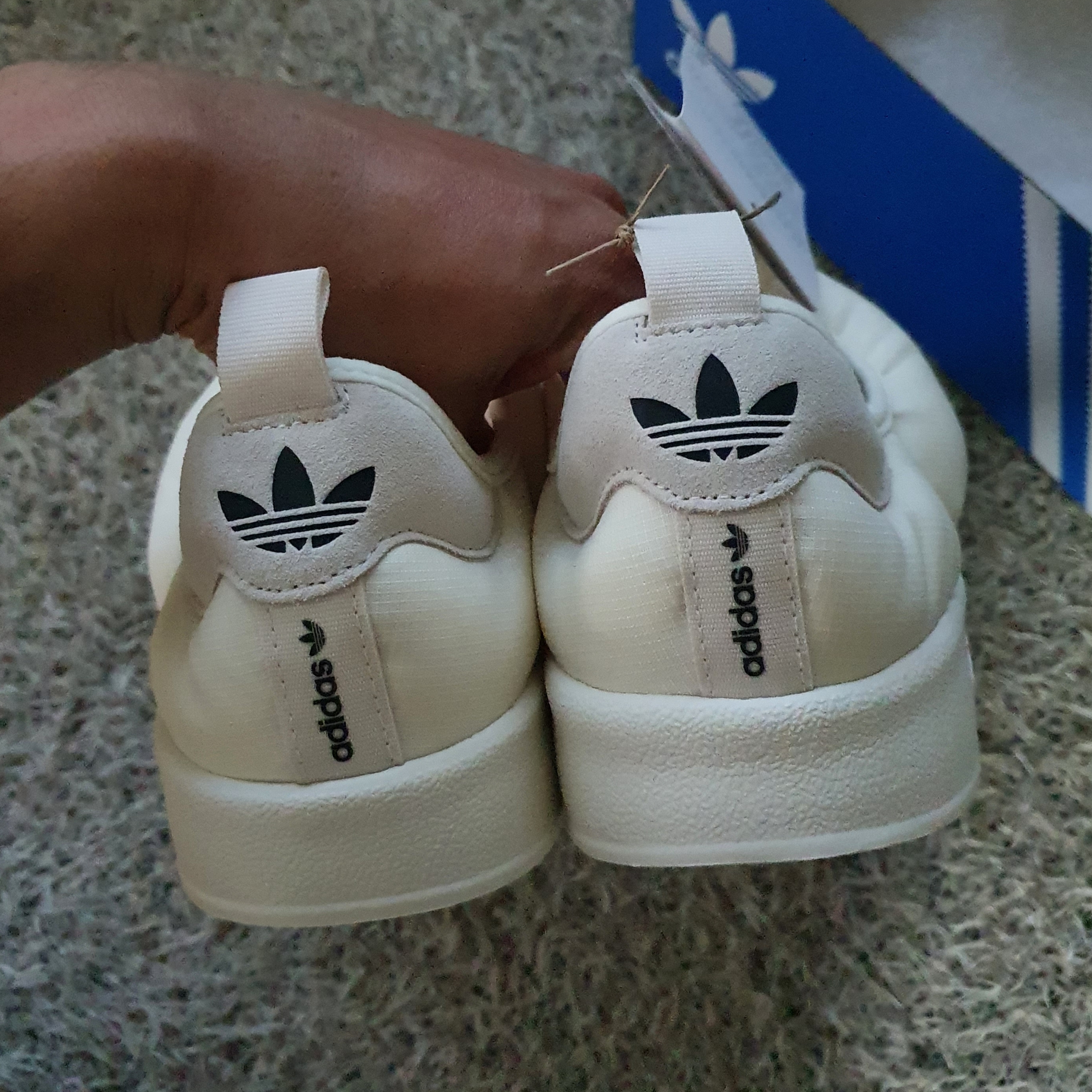 Adidas Puffylette Off White 착용 스타일 - 2
