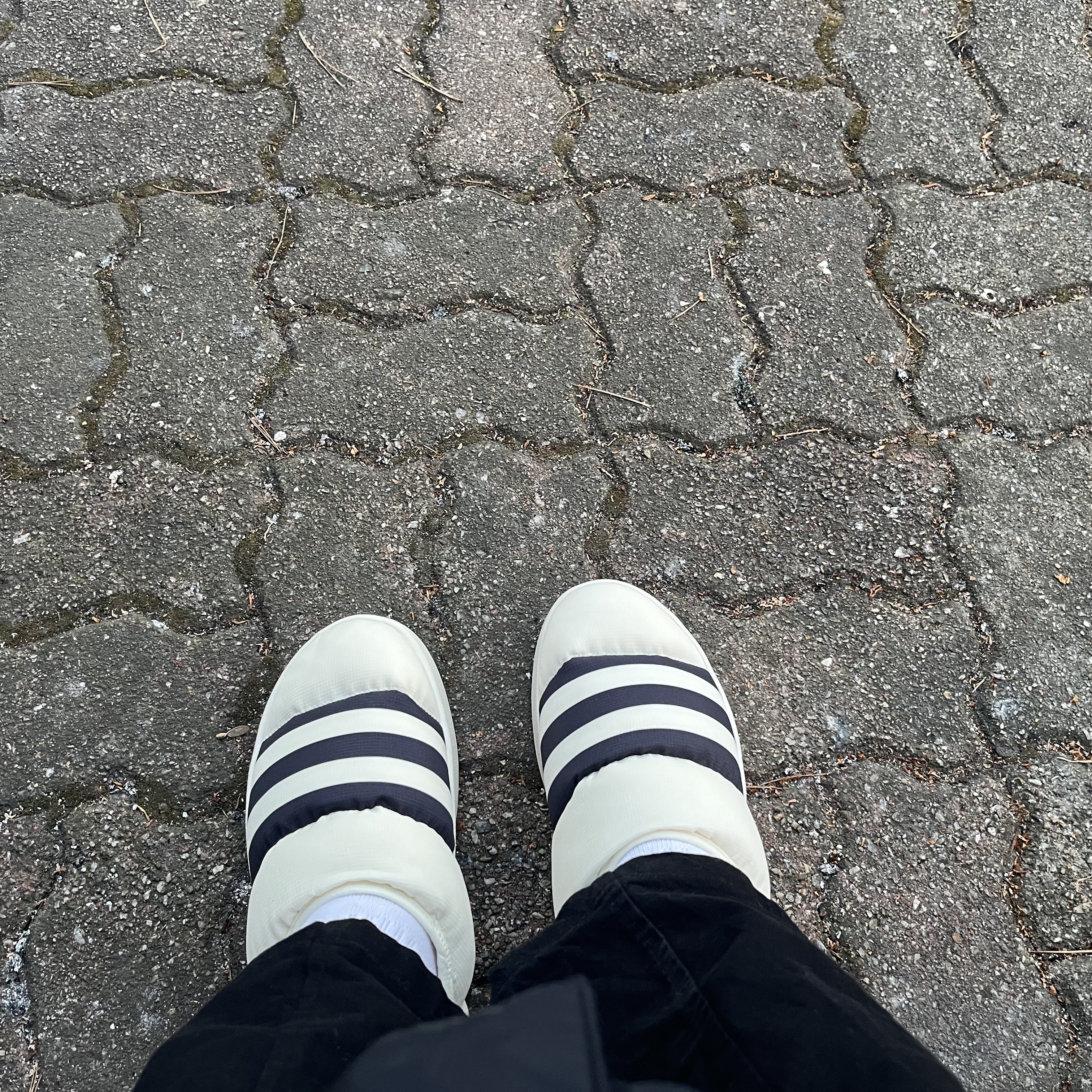 Adidas Puffylette Off White 착용 스타일