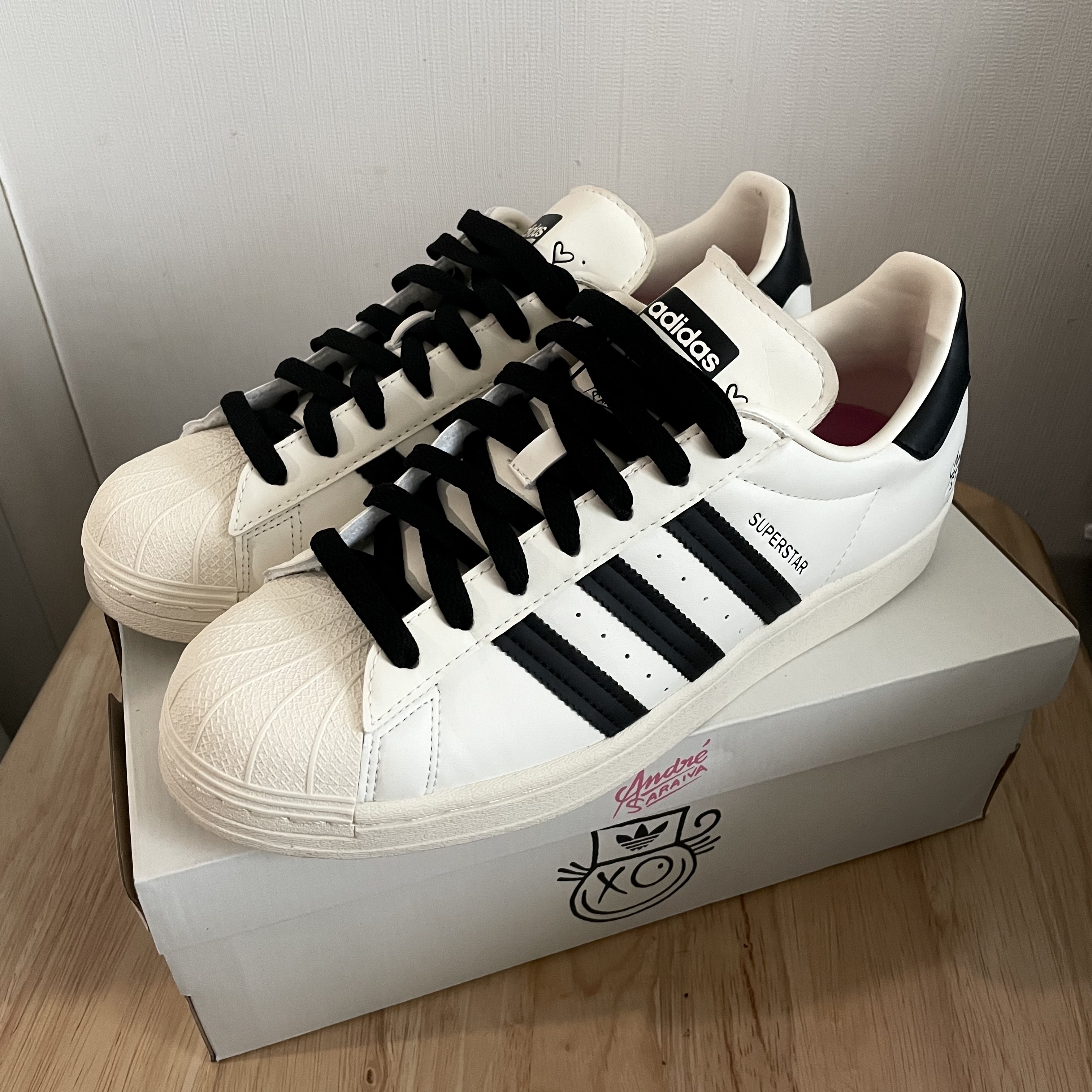 Adidas x Andre Saraiva Superstar Cream White Core Black 착용 스타일