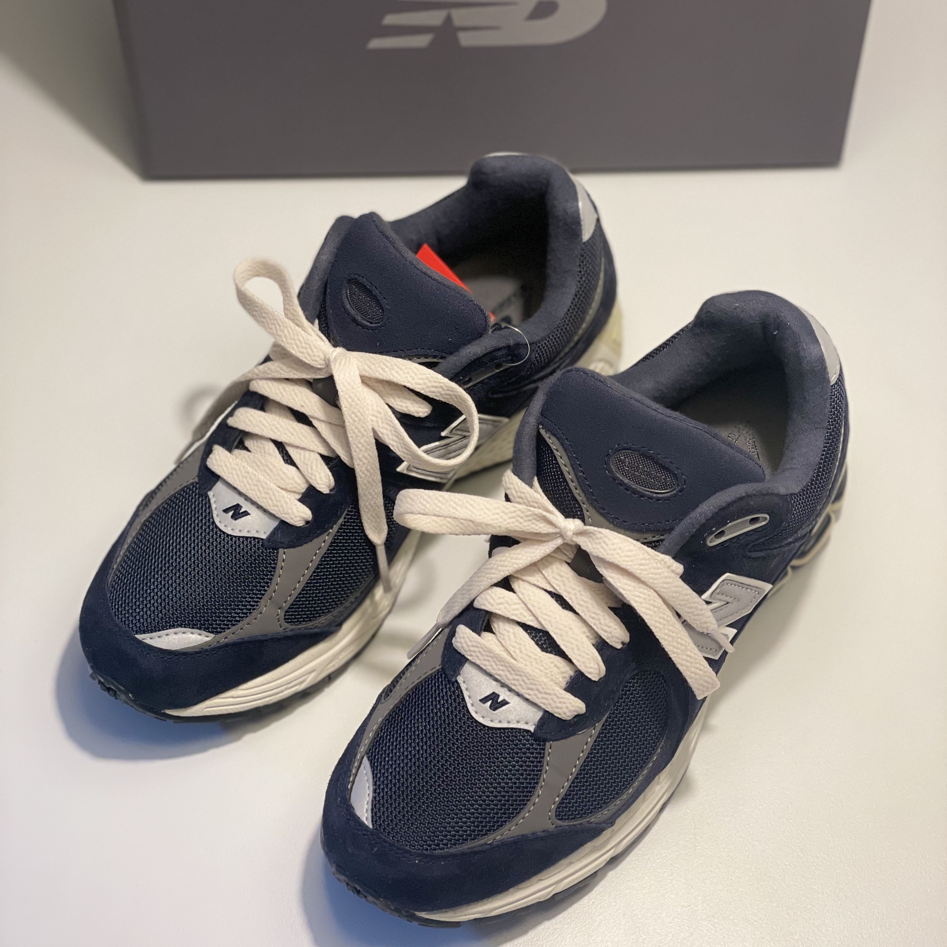 New Balance 2002R Eclipse Castlerock 착용 스타일 - 1