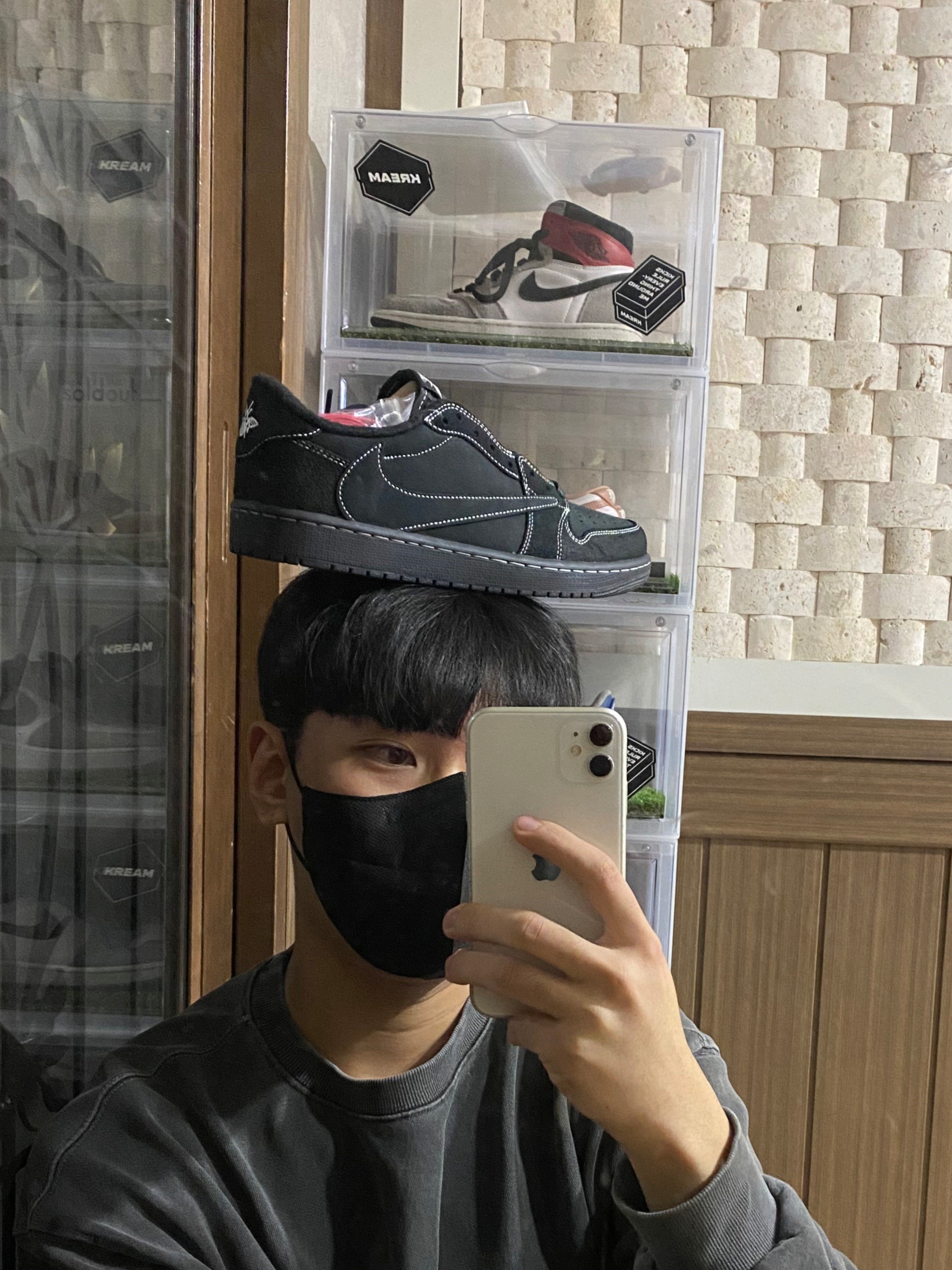 Jordan 1 x Travis Scott Retro Low OG SP Black Phantom 착용 스타일 - 1