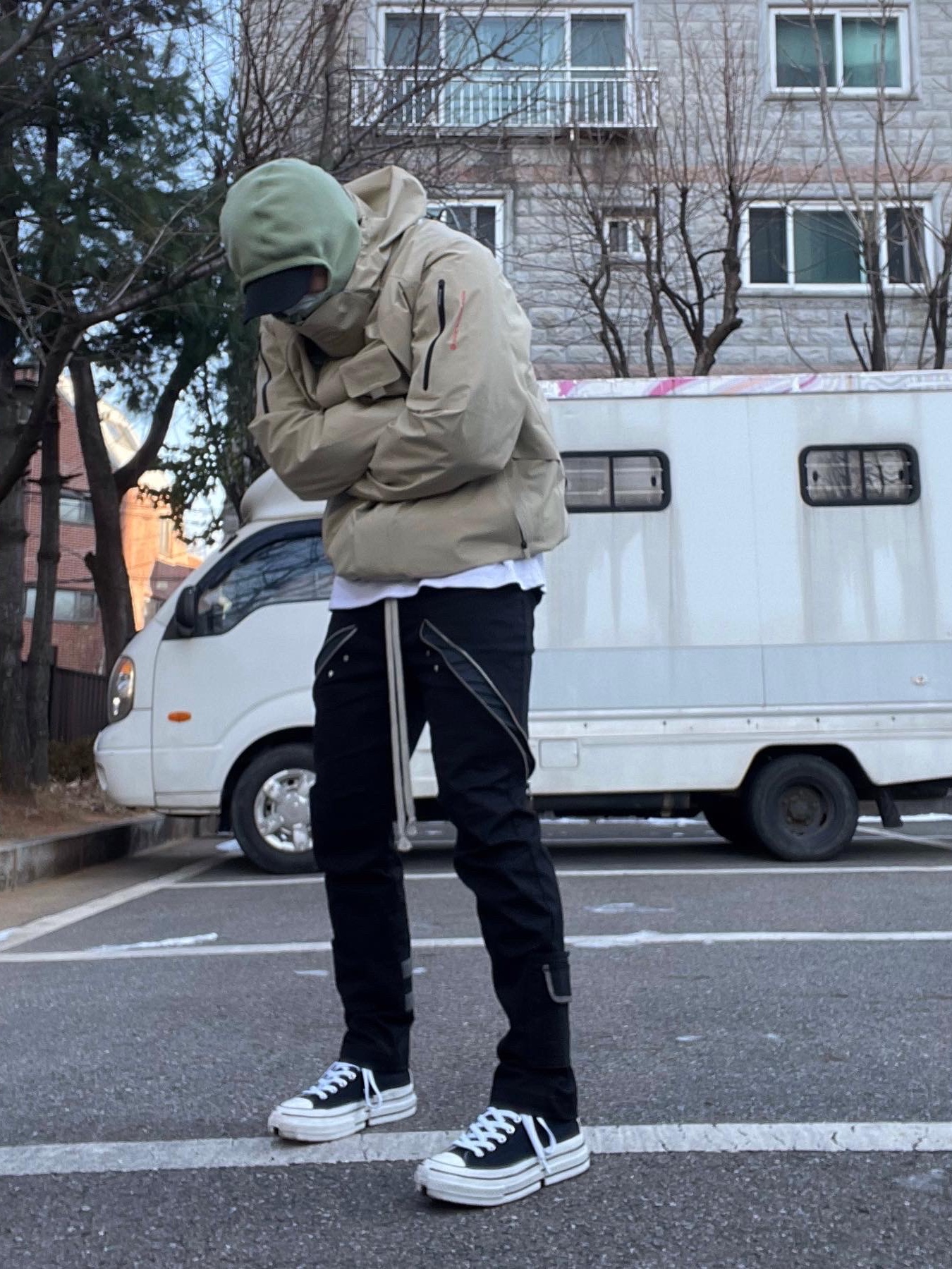Nike x Travis Scott NRG BH Jacket Limestone - US/EU, Converse x Feng Chen Wang Chuck 70 2-in-1 Natural Ivory Black 착용 스타일 - 1