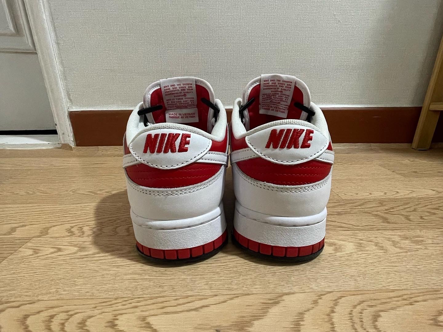 Nike Dunk Low Retro Championship Red 착용 스타일 - 3